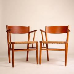 Paire de fauteuils Brge Mogensen en teck et jonc de mer