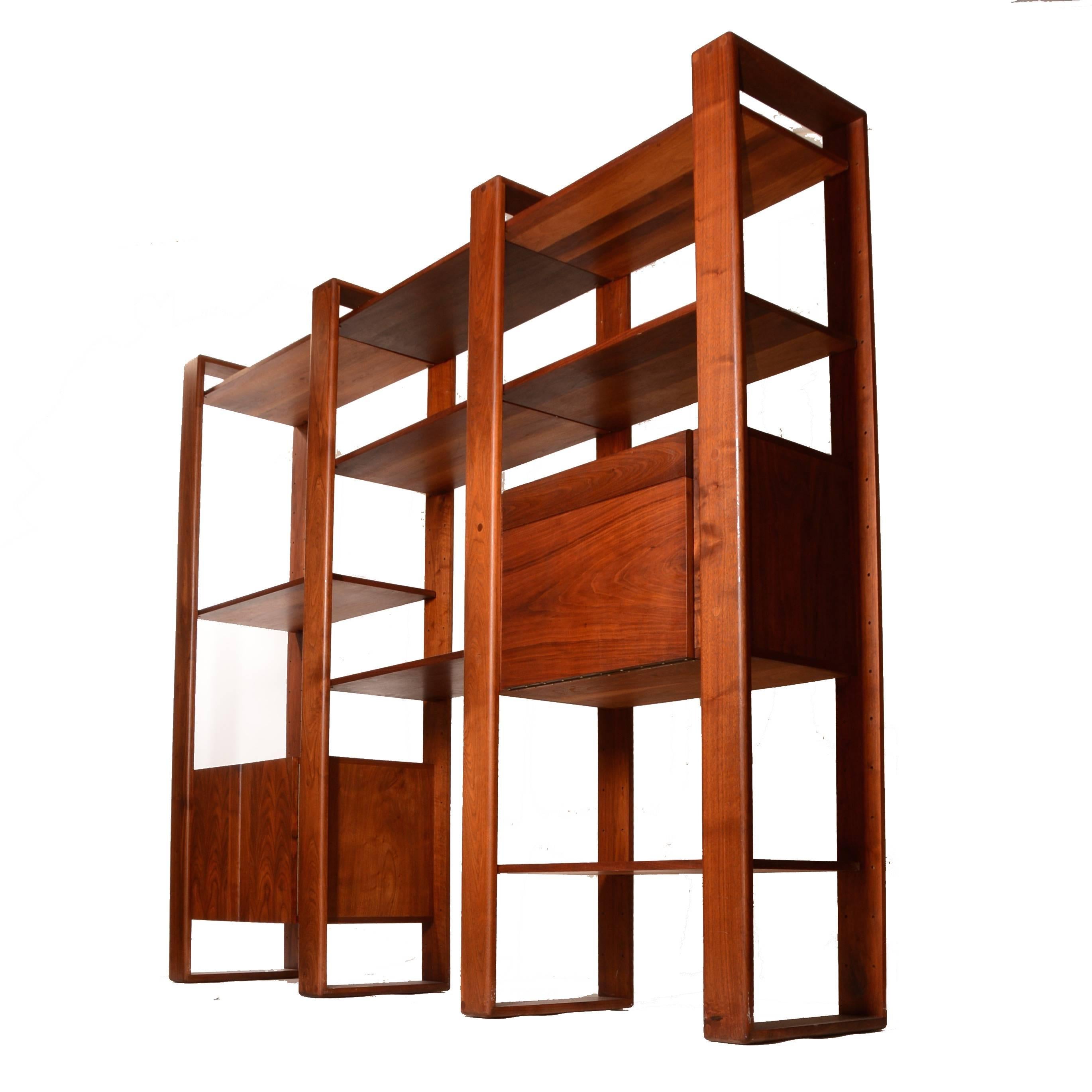 Lou Hodges Walnut Freestanding Wall Unit Shelving System In Excellent Condition In Los Angeles, CA