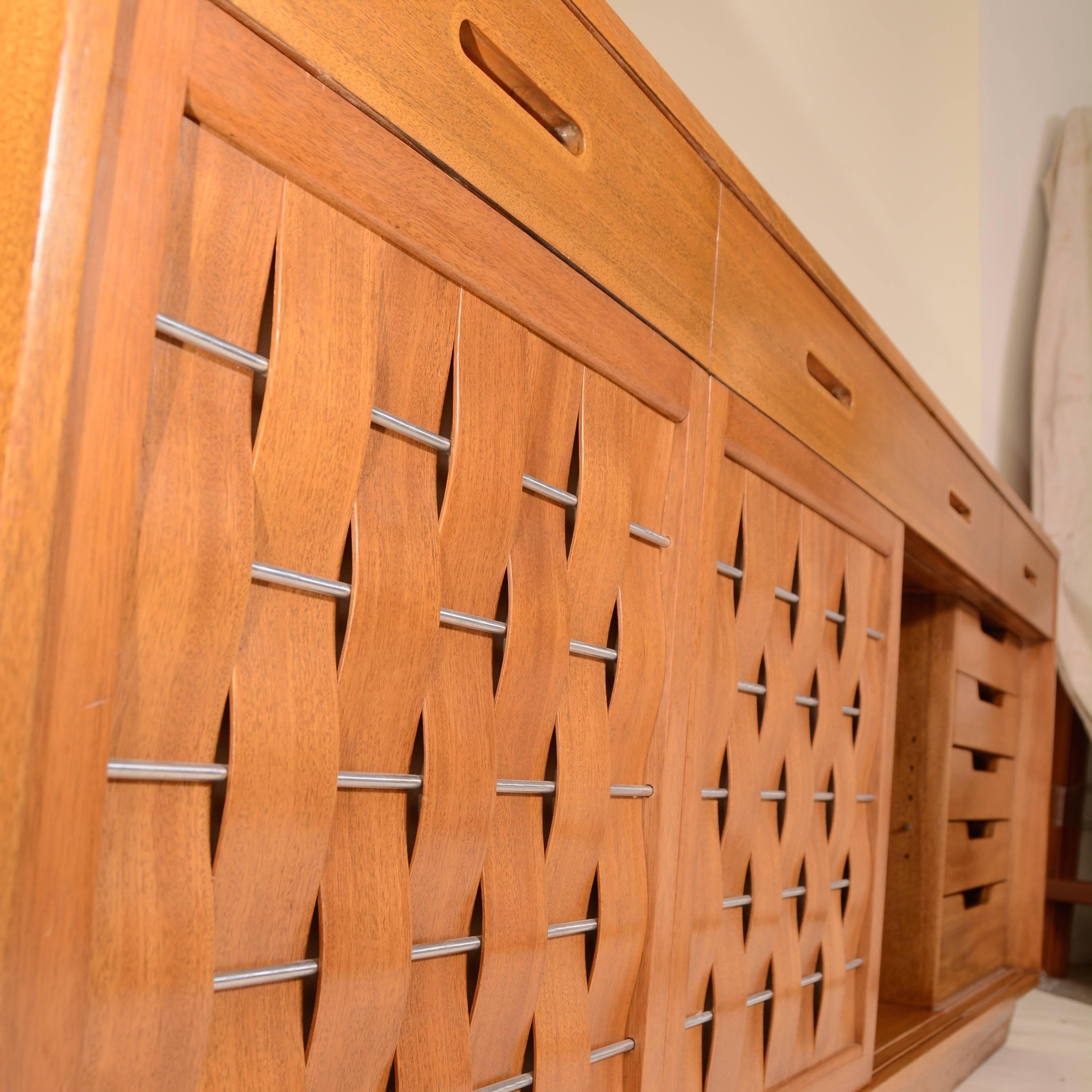 Moderno Credenza a intreccio in mogano di Edward Wormley per Dunbar in vendita