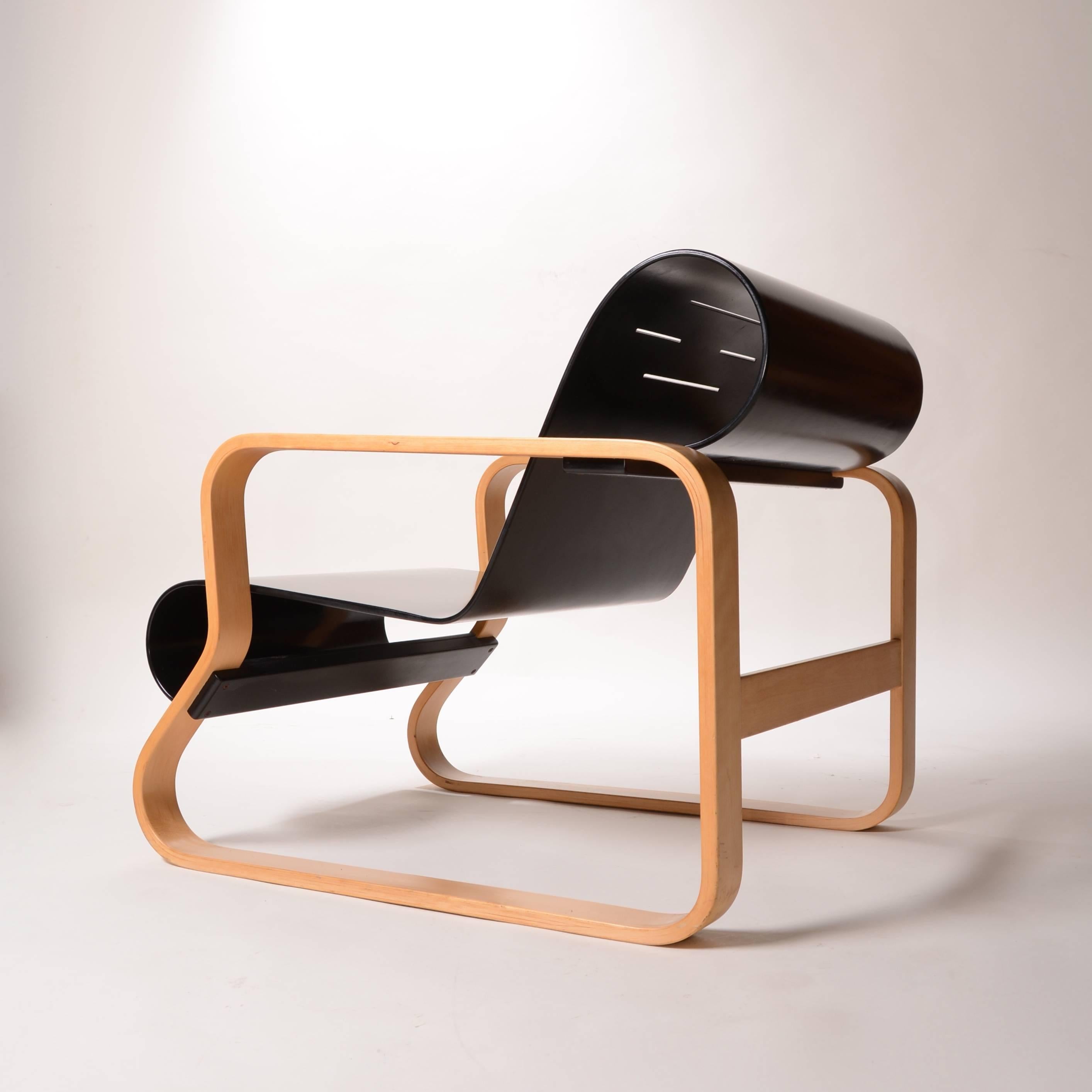 This is an amazing and rare early Paimio 41 chair by Alvar Aalto for Arket. This piece is from the estate of the great composer Gary Geld and is in excellent condition.  The laminated birch frame is bent into a unique closed curve supported by solid