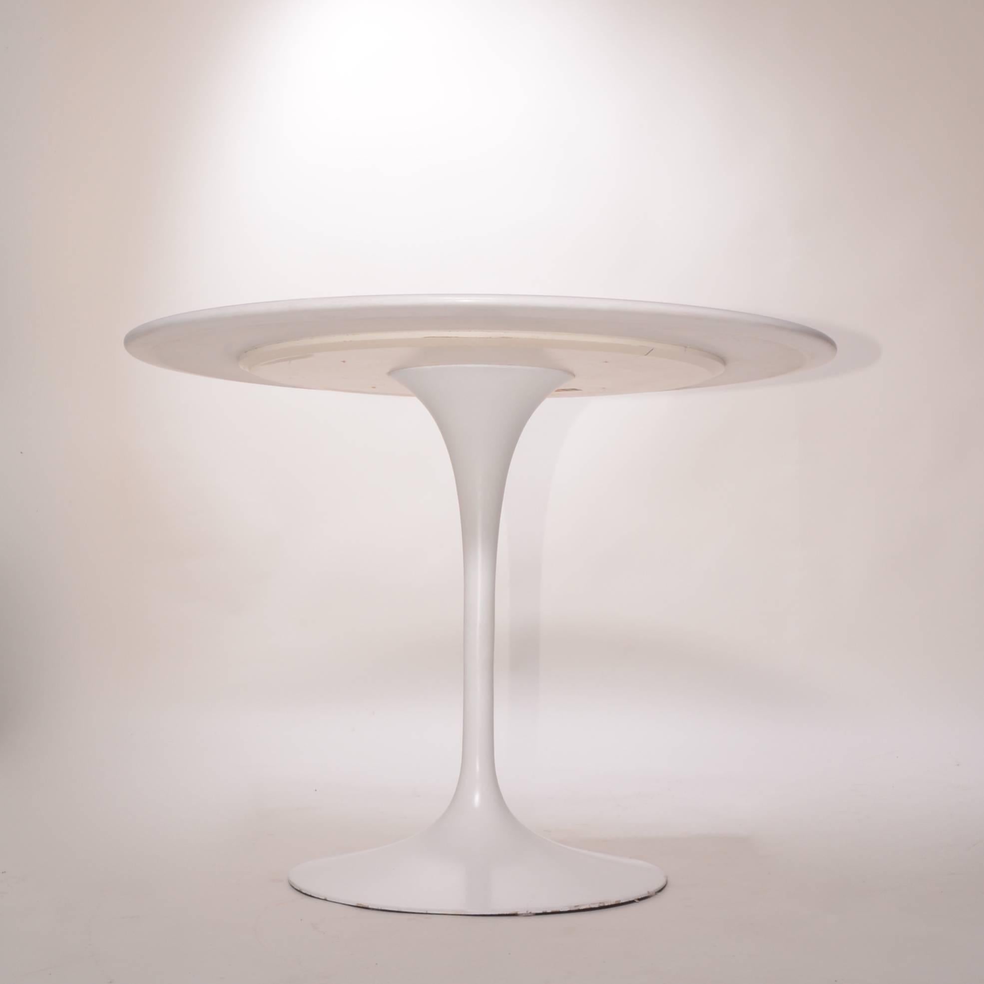 Early Production 'Tulip' Table by Eero Saarinen for Knoll Associates In Excellent Condition In Los Angeles, CA