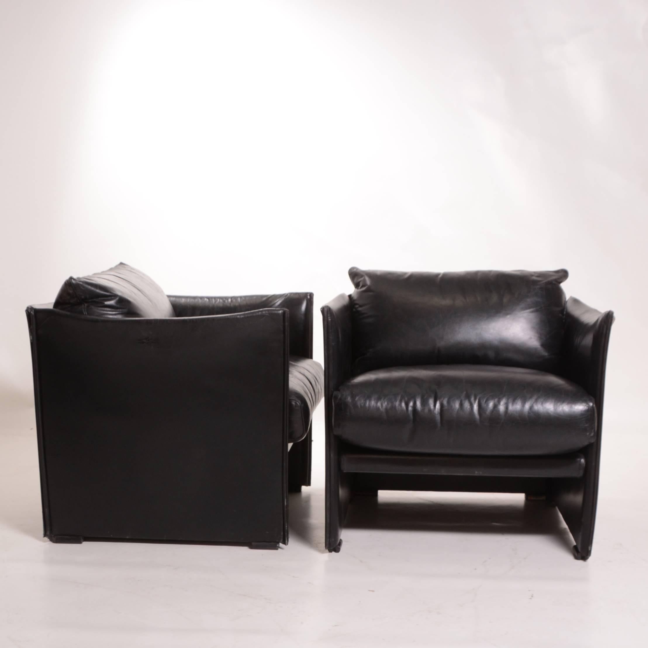 Modern Pair of Black Leather Armchairs by Vico Magistretti for Cassina