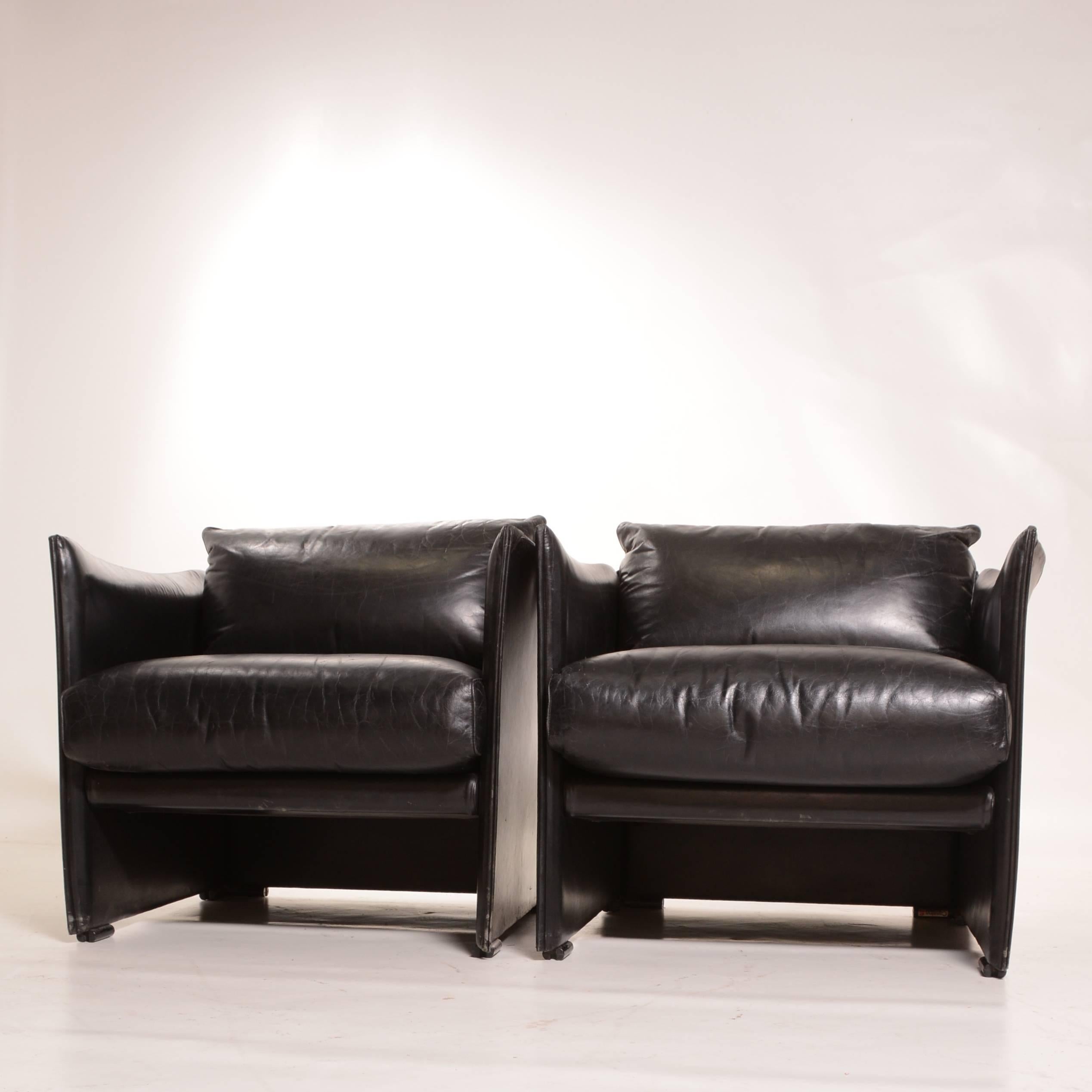 Italian Pair of Black Leather Armchairs by Vico Magistretti for Cassina