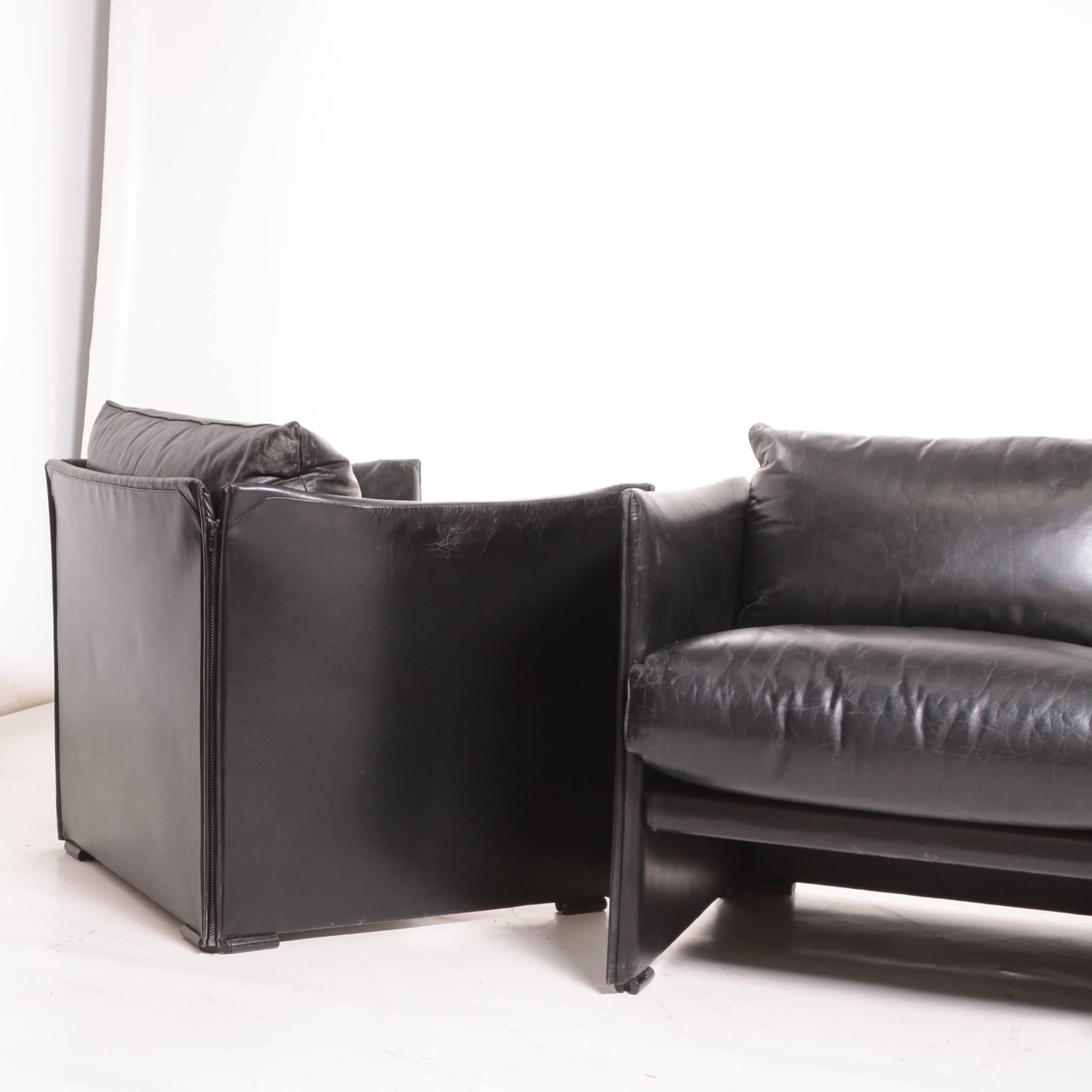 Late 20th Century Pair of Black Leather Armchairs by Vico Magistretti for Cassina