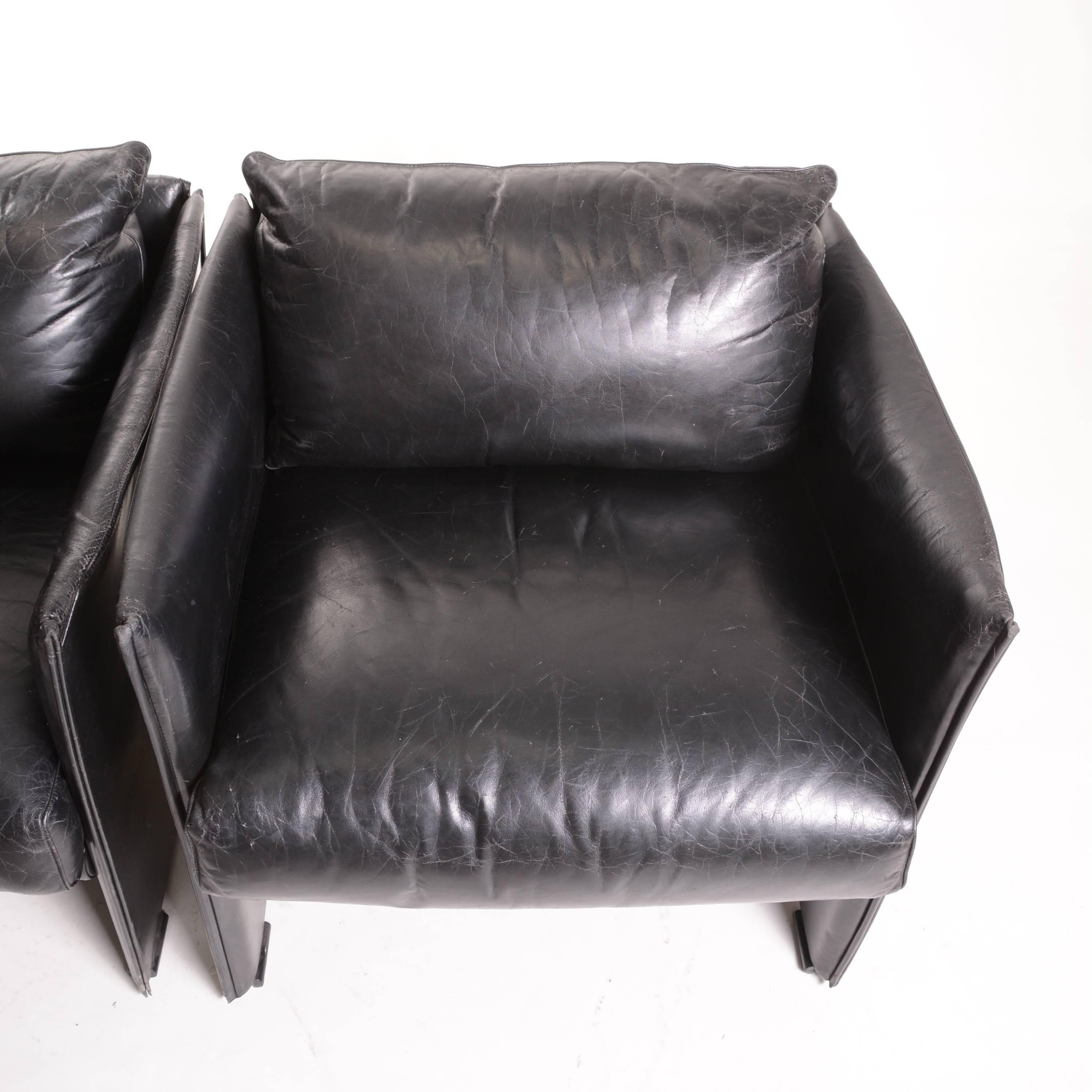 Pair of Black Leather Armchairs by Vico Magistretti for Cassina 1