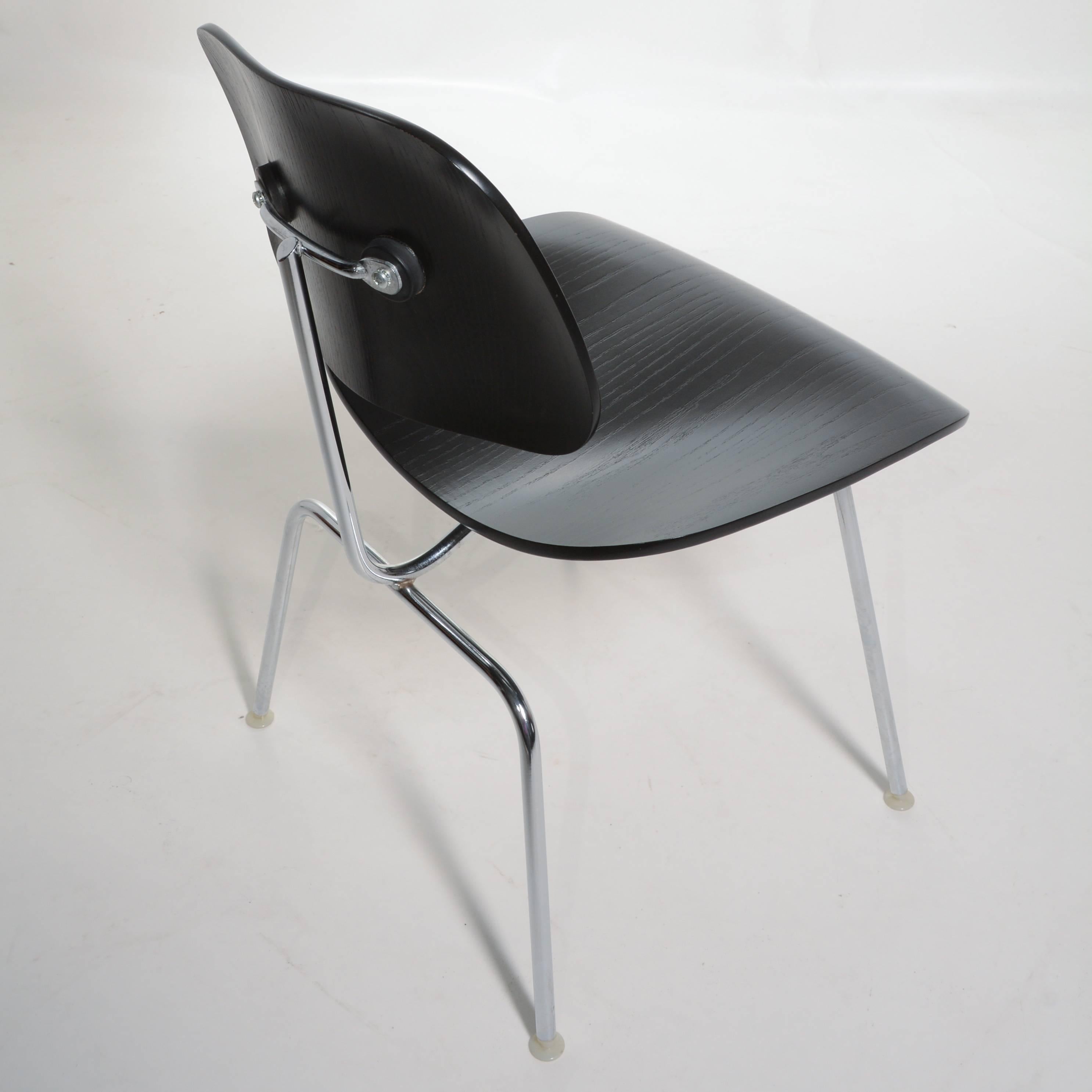 Black Eames DCM Chairs In Excellent Condition For Sale In Los Angeles, CA