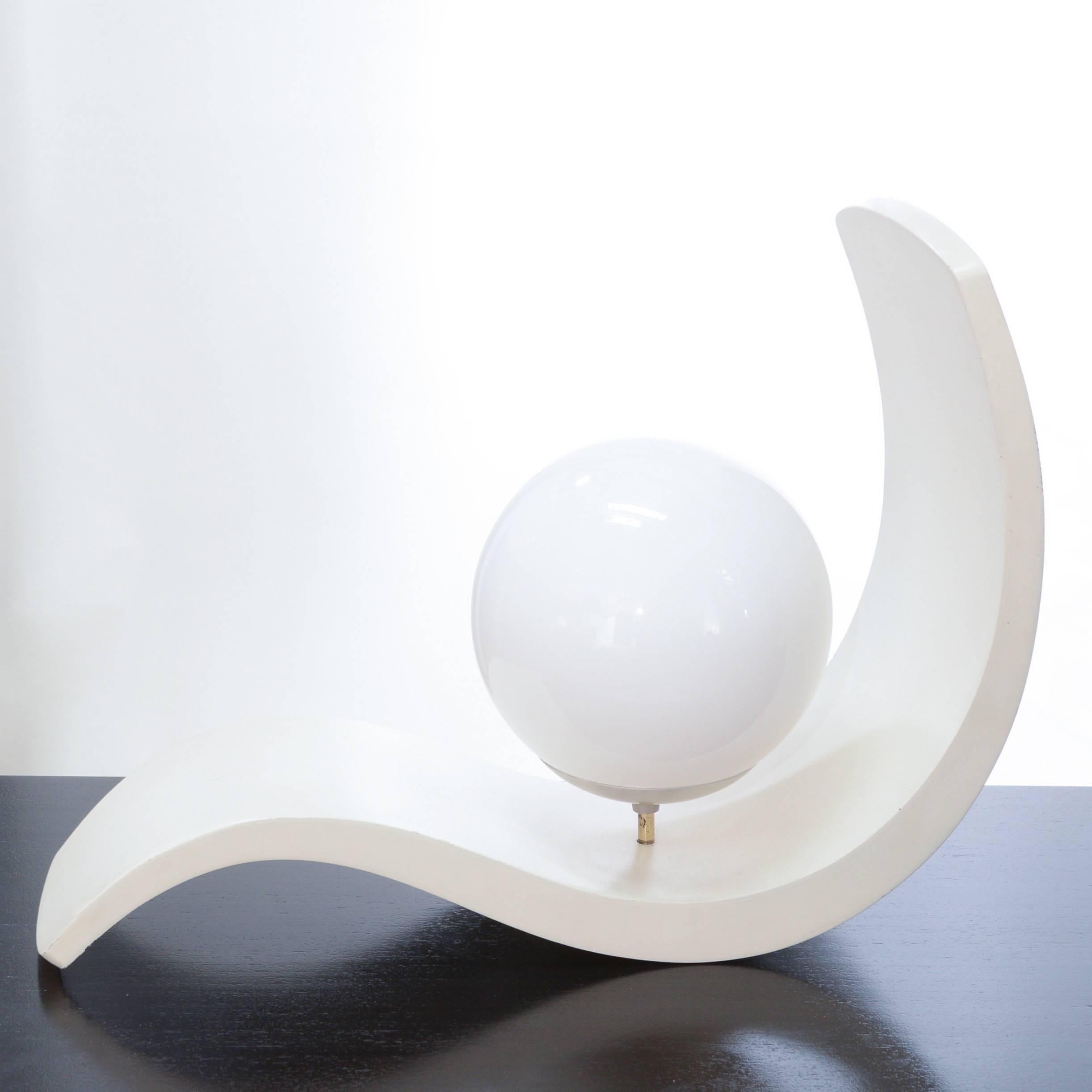 American Sculptural Table Lamp in the Manner of Milo Baughman