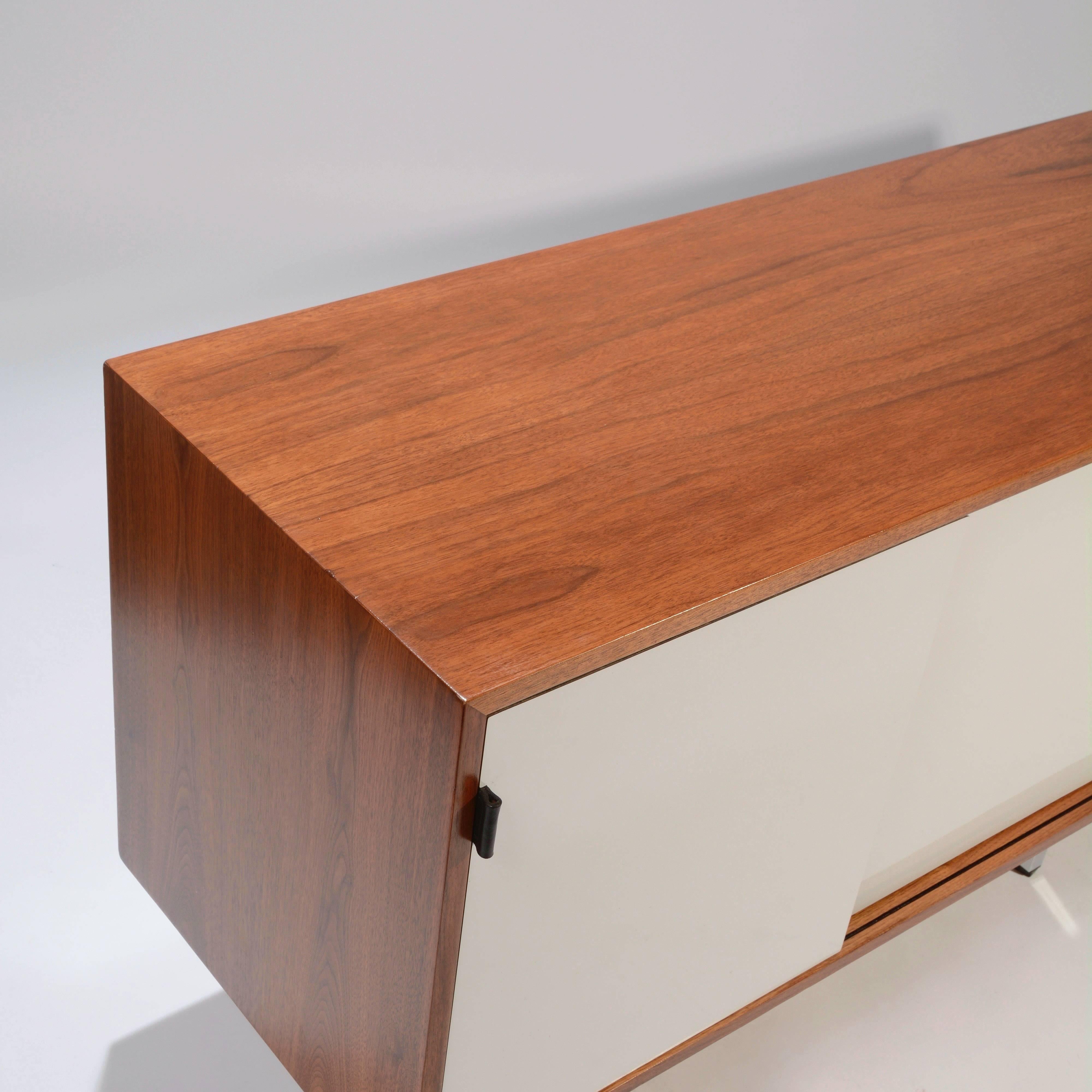 Mid-20th Century Early and Rare Florence Knoll Credenza in Walnut and White Formica