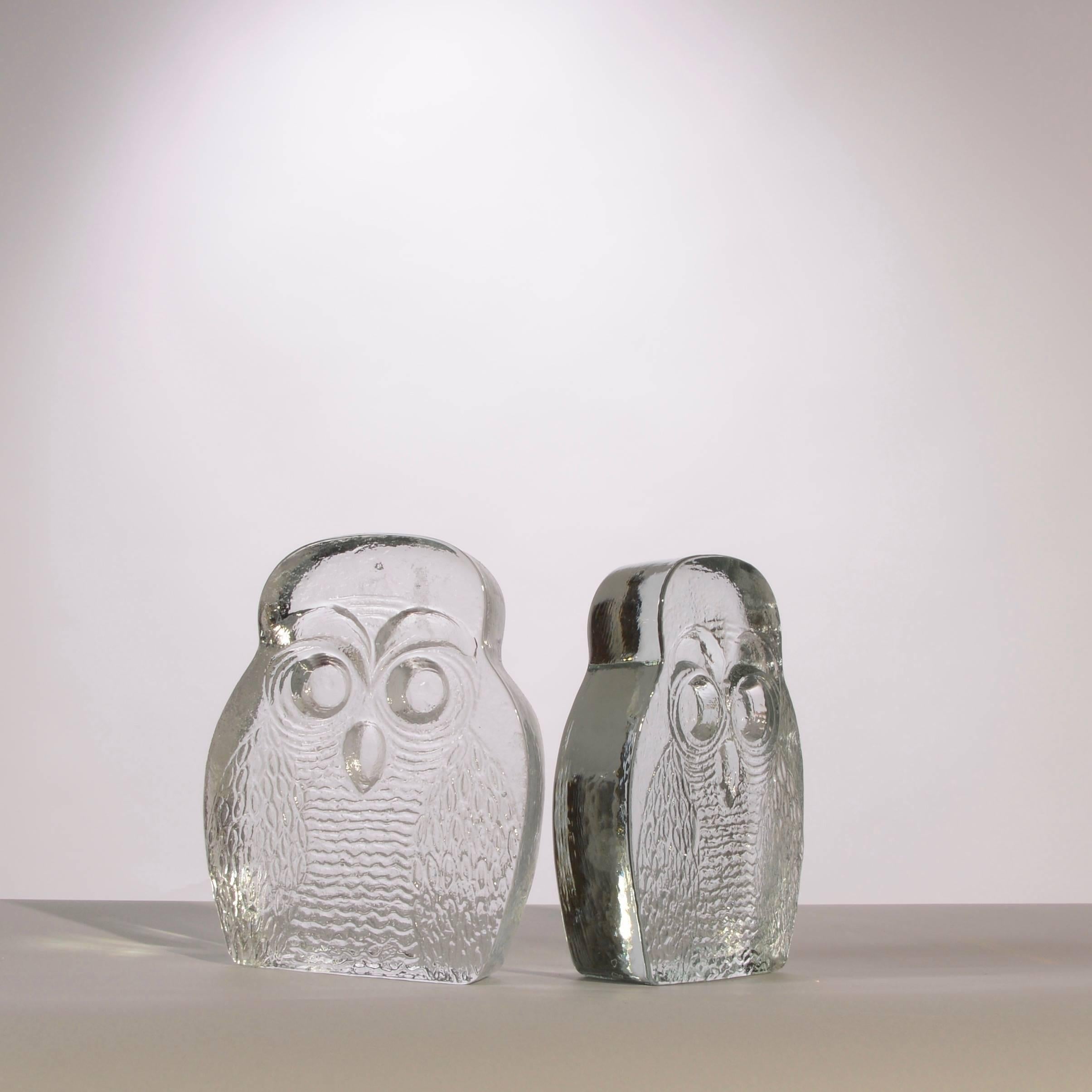 Mid-Century era, pair of Blenko, thick glass owl bookends. Solid, handblown, with back side a smooth finish and front side a textural finish.