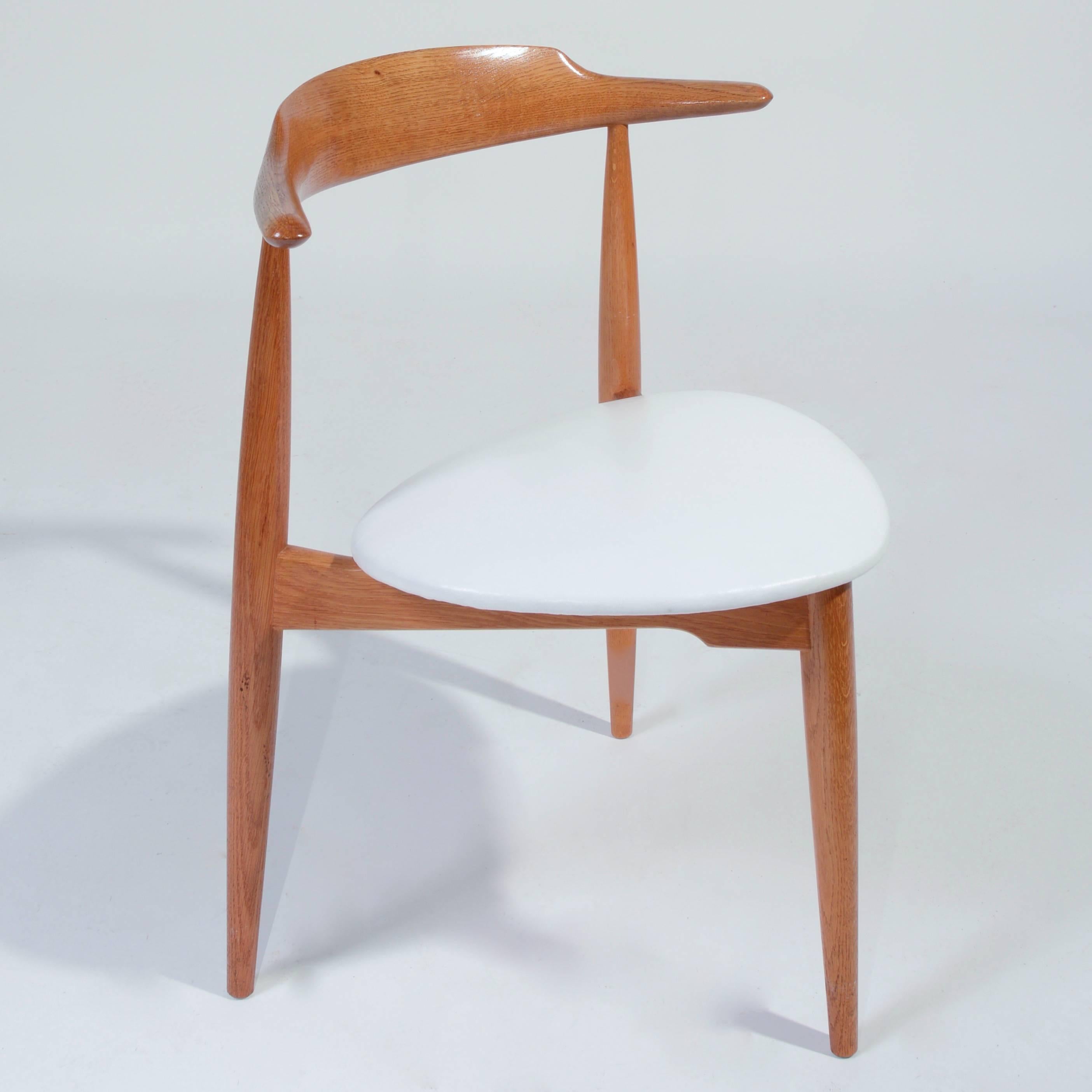 Heart chair in oak with white leather seat by Hans Wegner for Fritz Hansen.