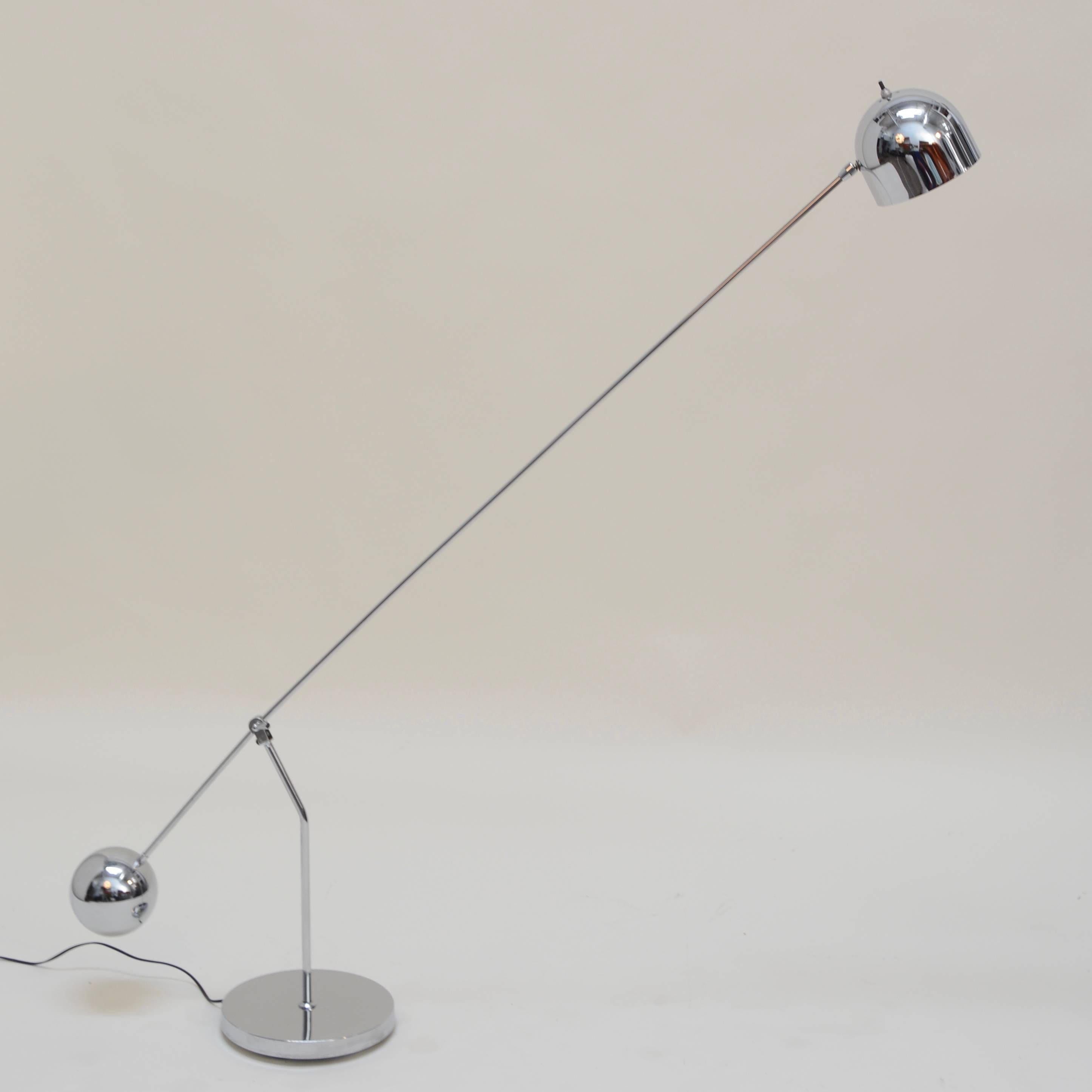 Single-arm, adjustable floor lamp of steel and chromed tubular steel. Made by Robert Sonneman, circa 1960s.