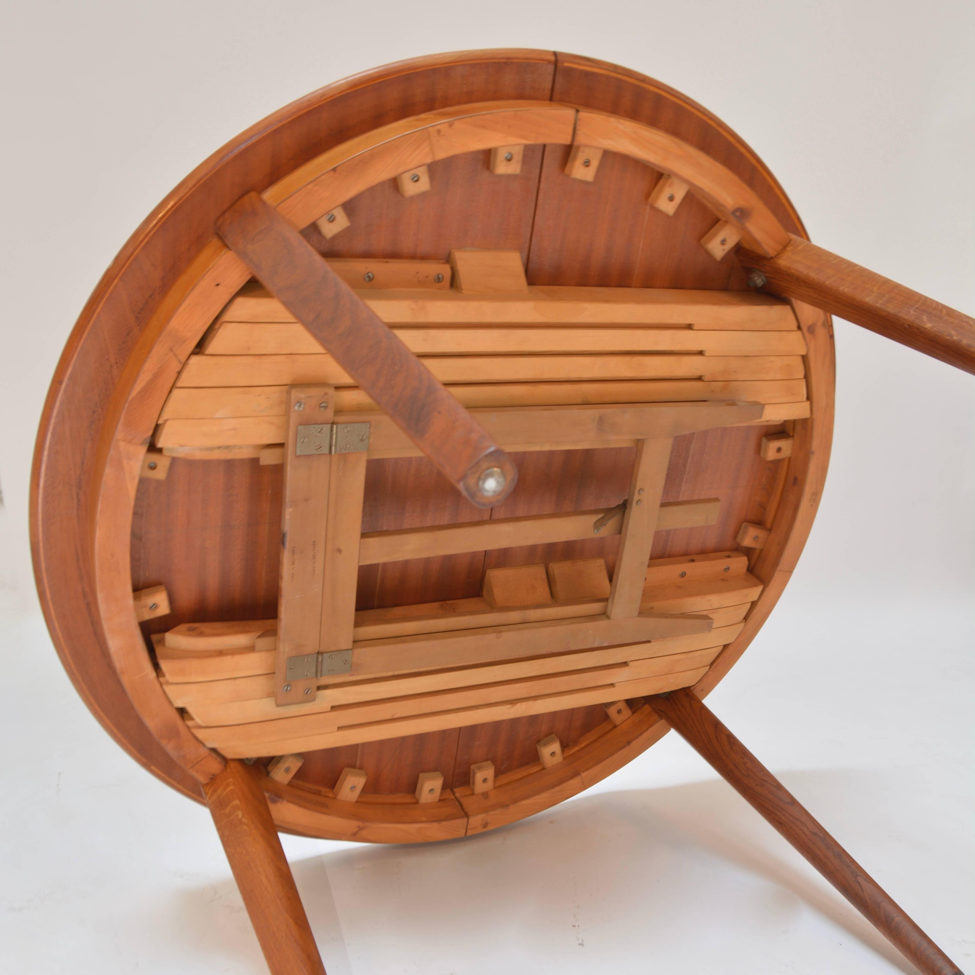 Henning Kjaernulf Teak Round Table with One Leaf In Excellent Condition In Los Angeles, CA