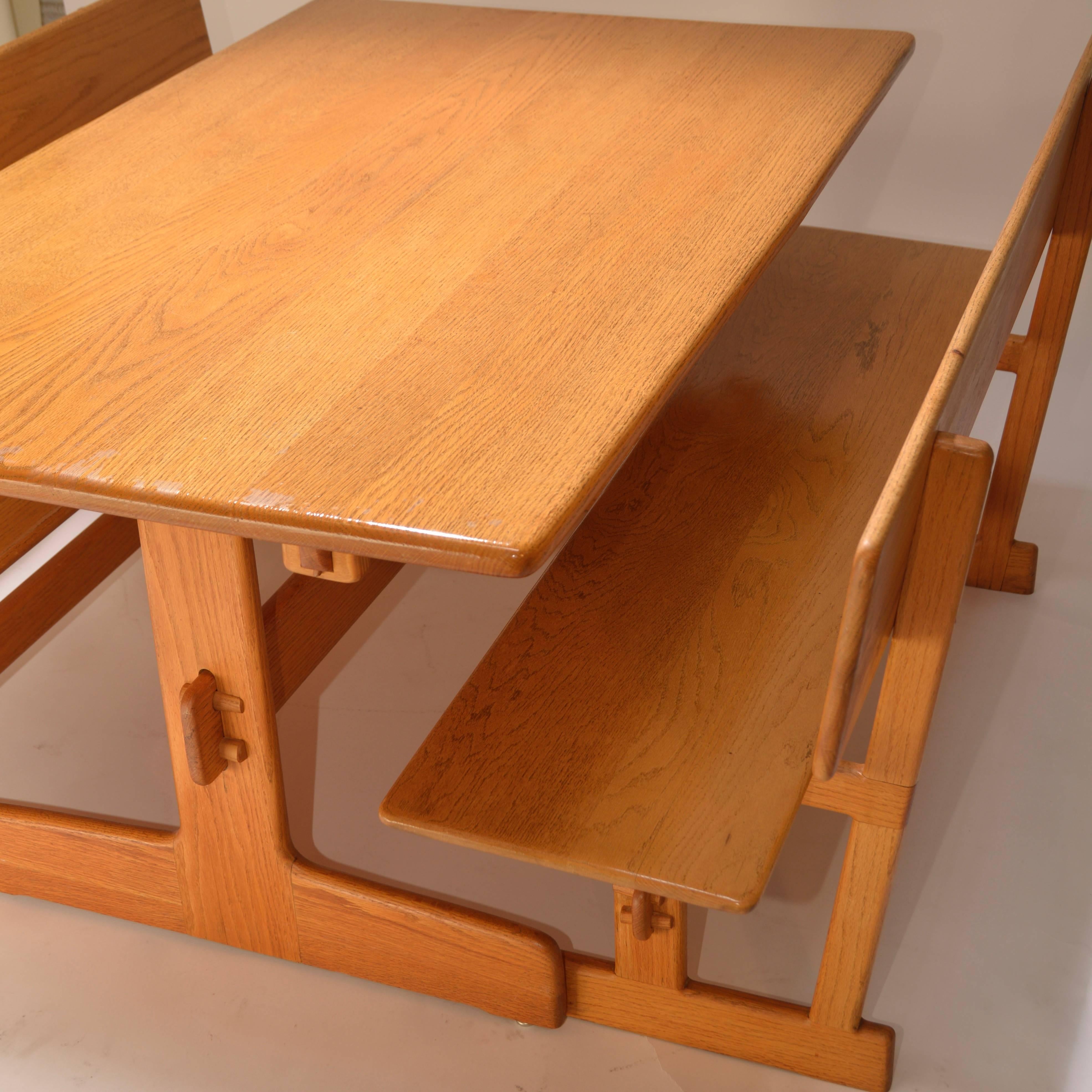 Gerald McCabe Oak Trestle Dining Table and Benches for Orange Crate Modern In Good Condition For Sale In Los Angeles, CA