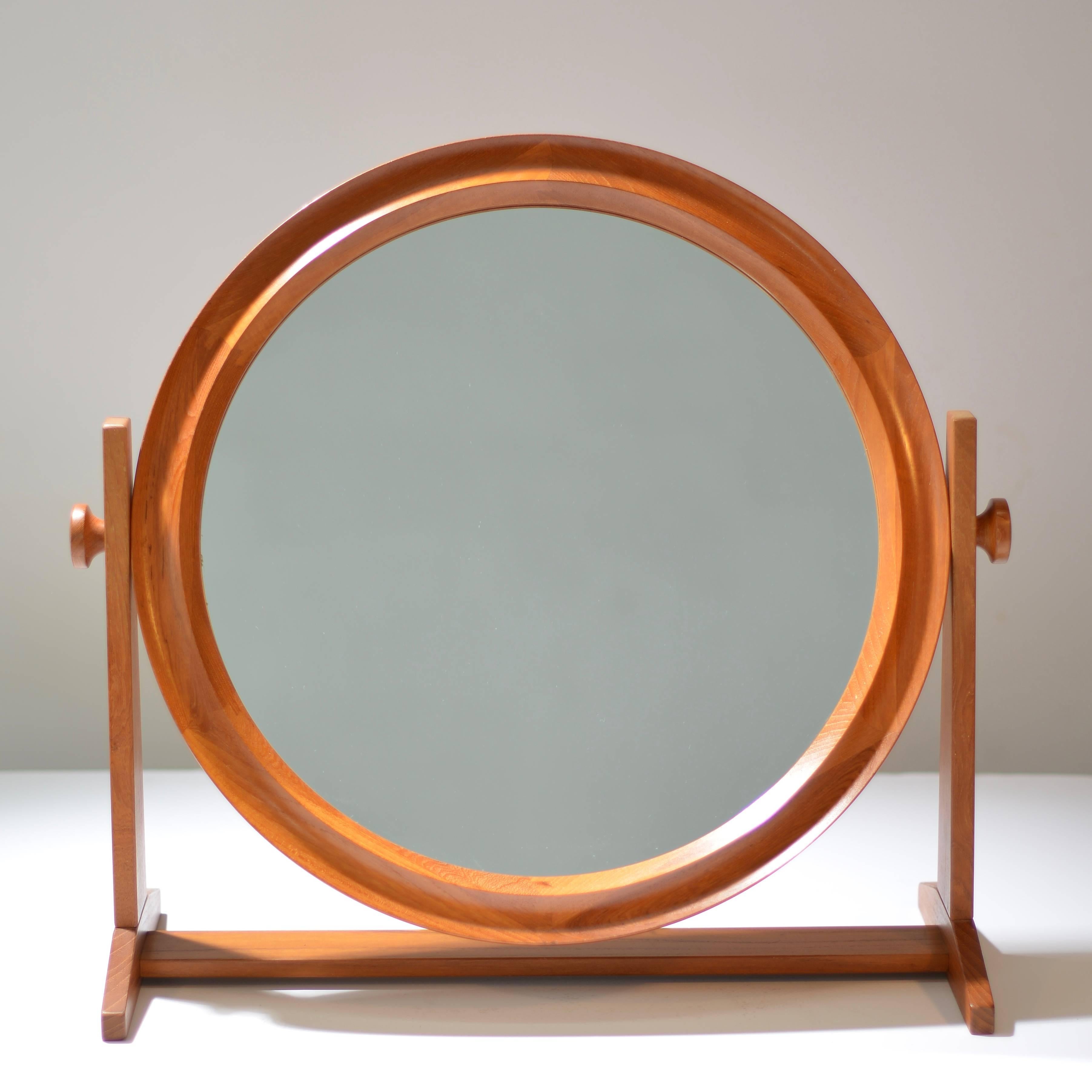 Large Round Teak Mirror by Pedersen & Hansen In Excellent Condition In Los Angeles, CA