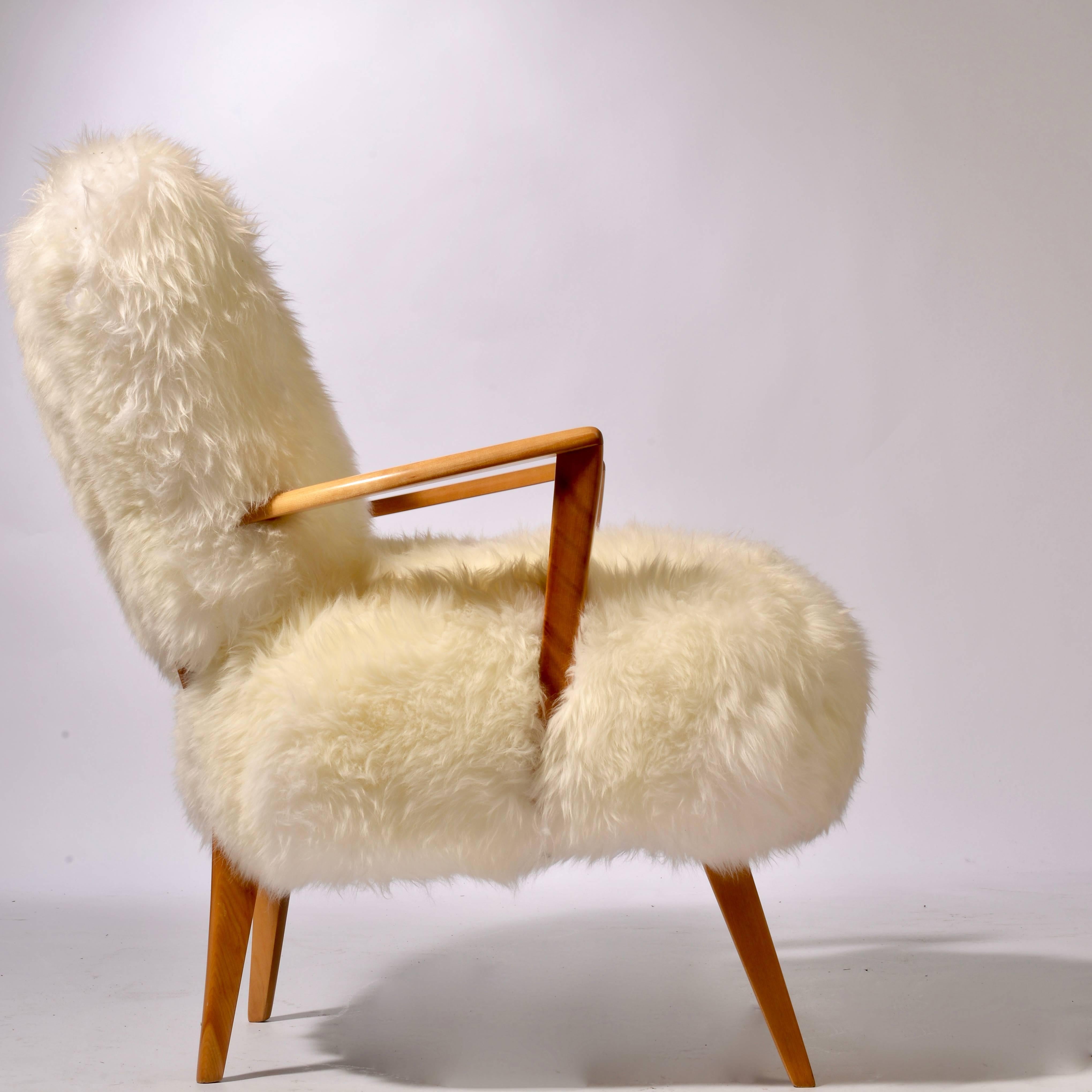 Sheepskin and Maple Heywood Wakefield Lounge Chair In Excellent Condition In Los Angeles, CA