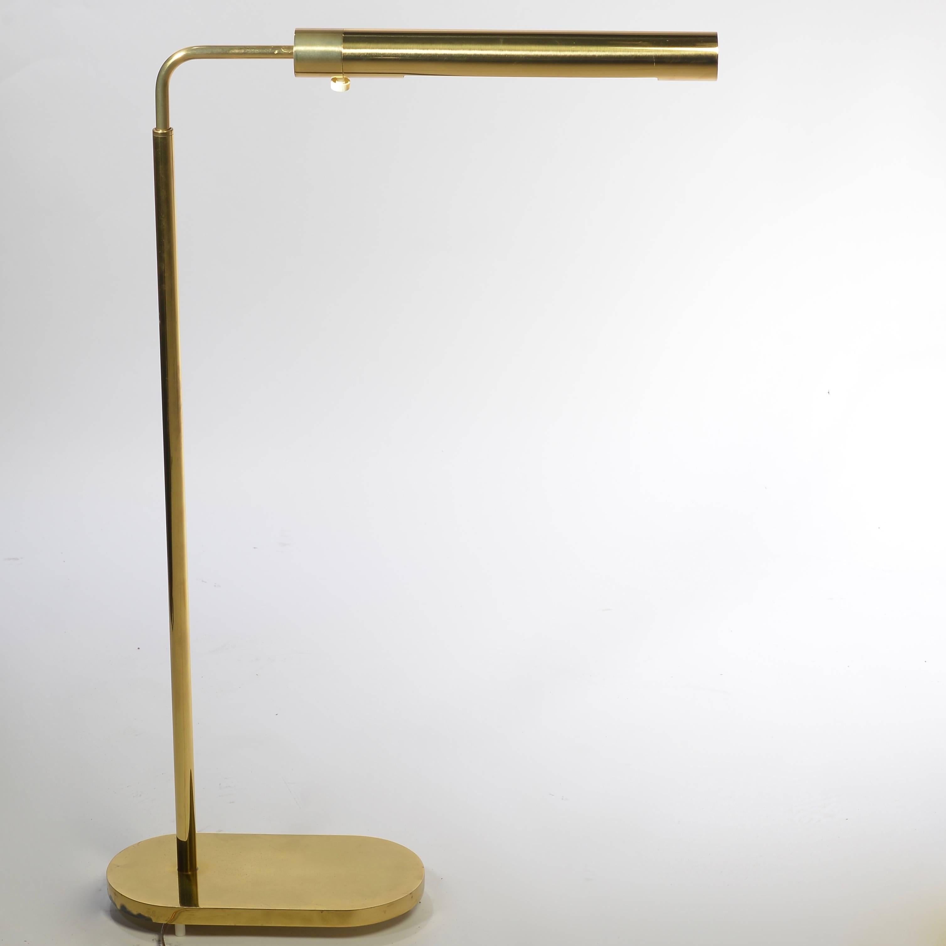 Long cylinder brass swivel floor lamp by Casella, 1980s manufactured in San Francisco. The fixture is in  excellent vintage condition.
