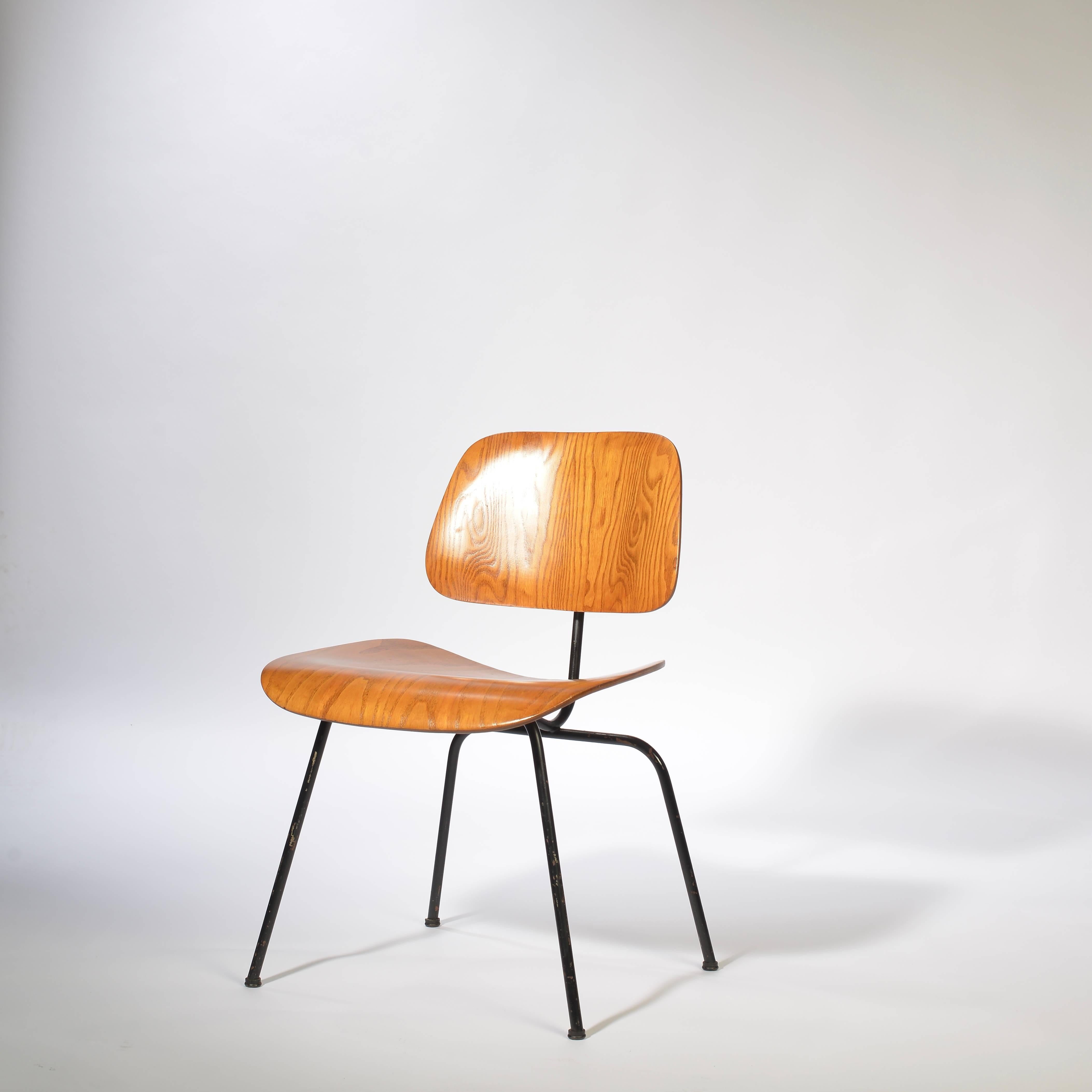 Früher Charles & Ray Eames für Herman Miller DCM-Stuhl aus Eiche, 1953 (Moderne der Mitte des Jahrhunderts) im Angebot