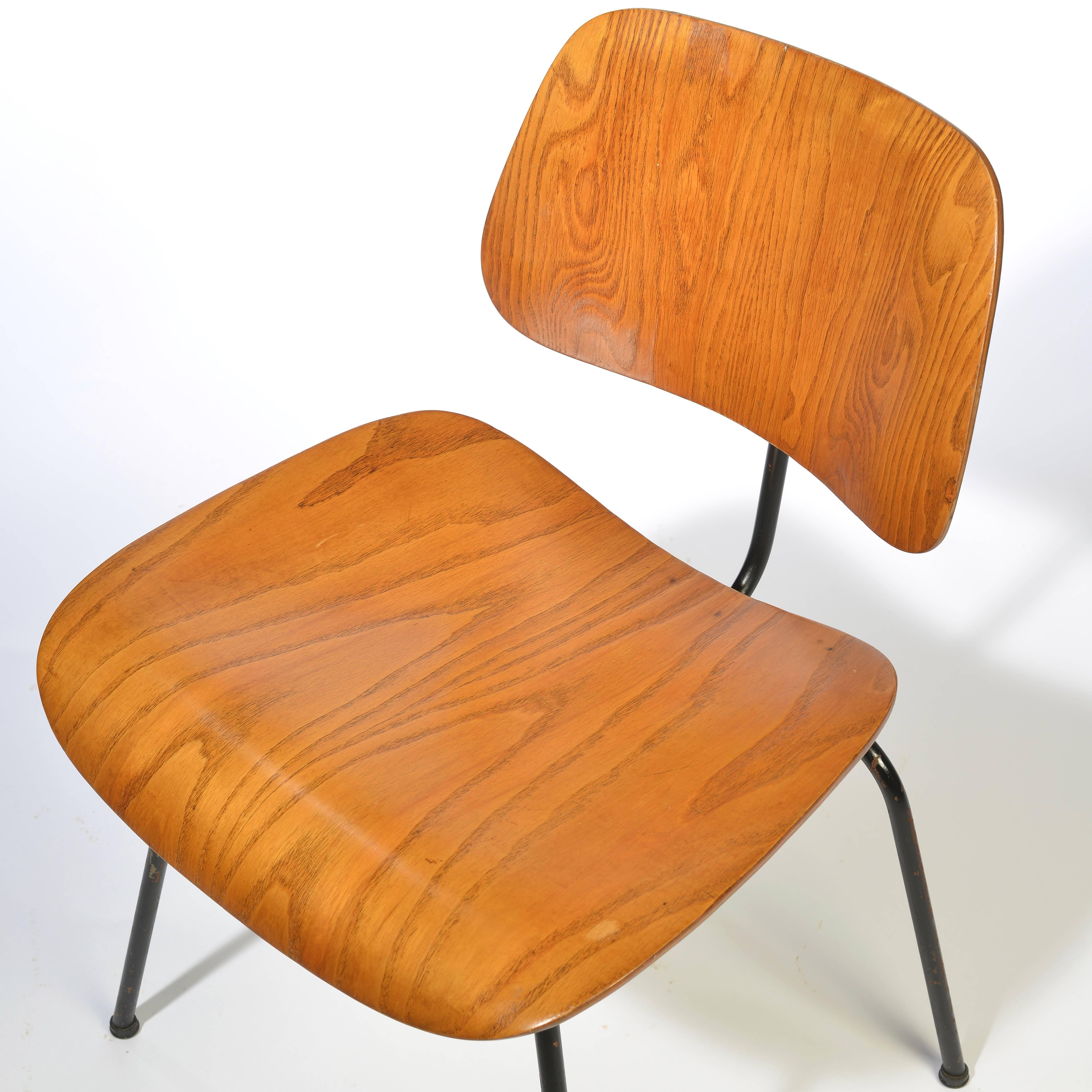 Early Charles & Ray Eames for Herman Miller DCM Chair in Oak, 1953 In Excellent Condition For Sale In Los Angeles, CA
