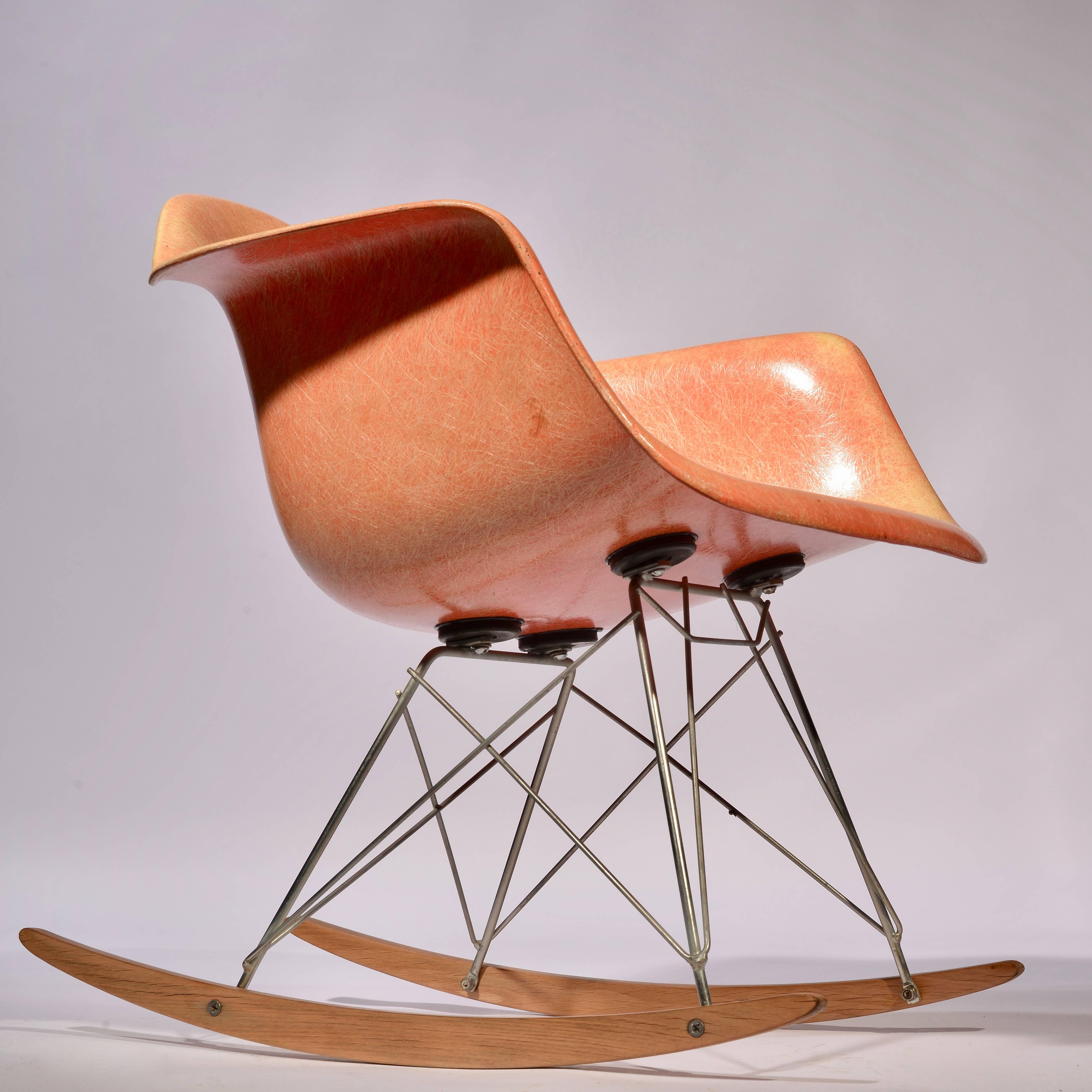 Rope Edge Zenith RAR Rocker by Charles & Ray Eames in Orange In Good Condition In Los Angeles, CA