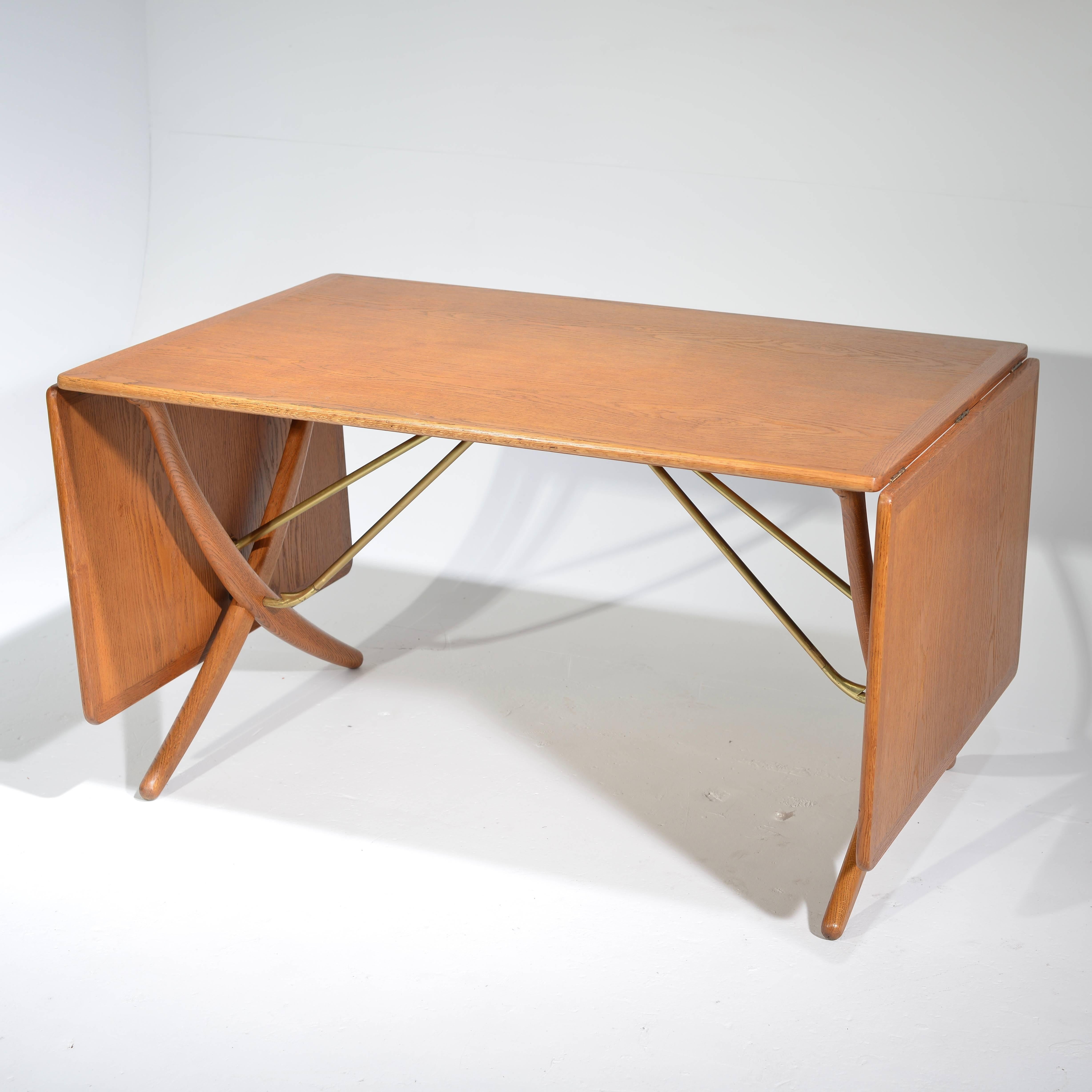 Early Hans Wegner Oak Dining Table Model AT-304 by Andreas Tuck in Denmark In Excellent Condition For Sale In Los Angeles, CA