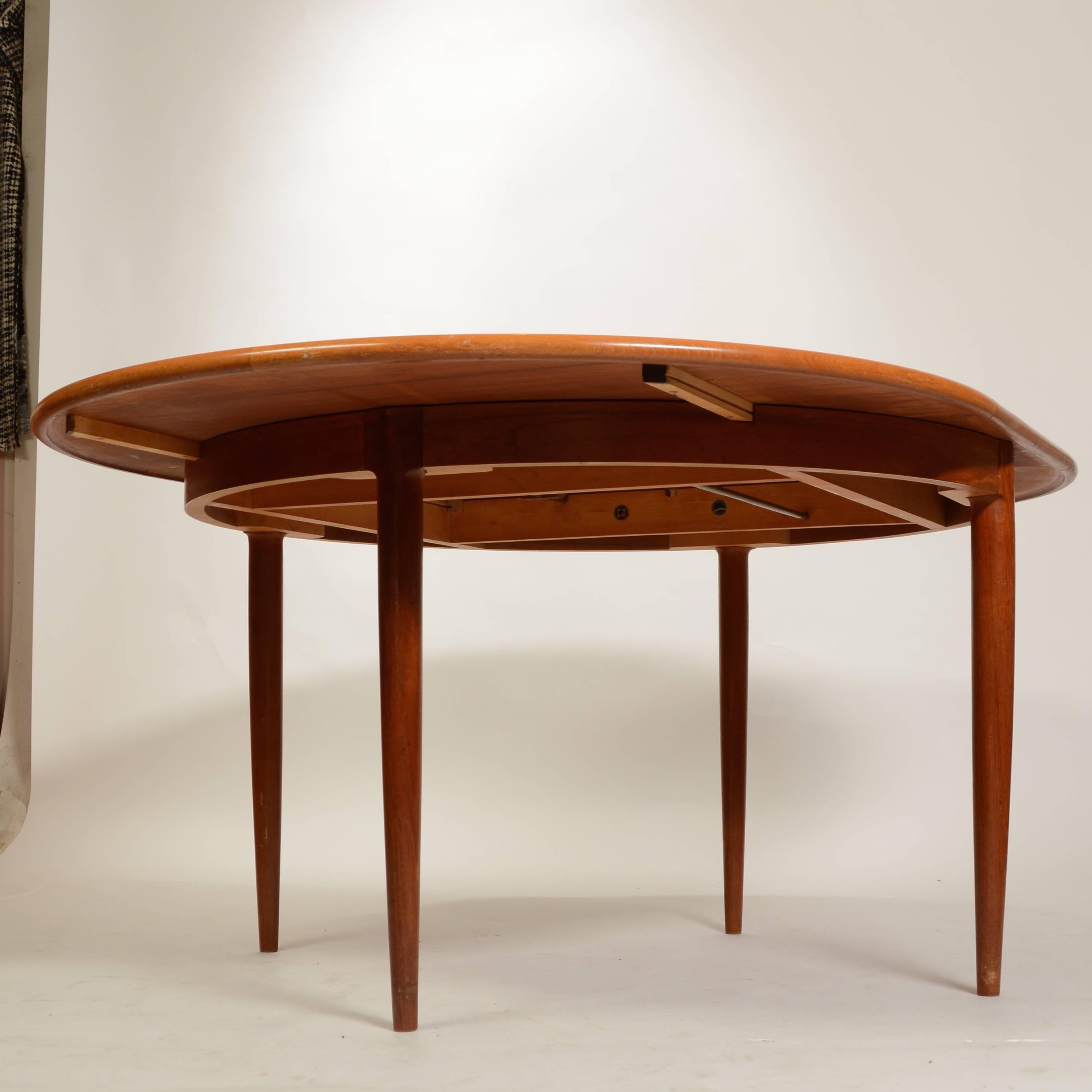 Niels Otto Moller for J. L. Moller #15 Teak Table with Butterfly Leaf In Good Condition In Los Angeles, CA
