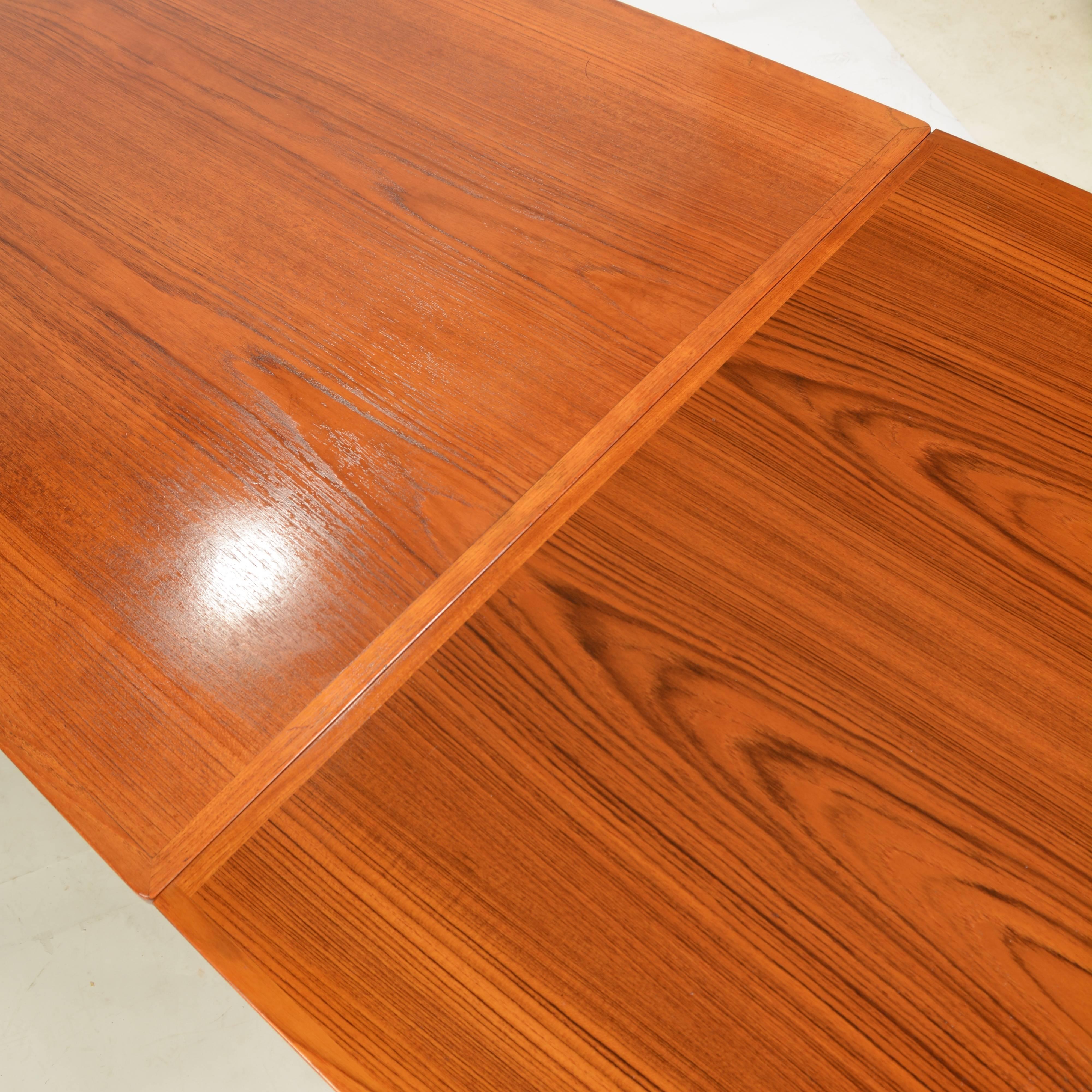 Danois Grande table à manger danoise moderne en teck de L&F Mobler en vente