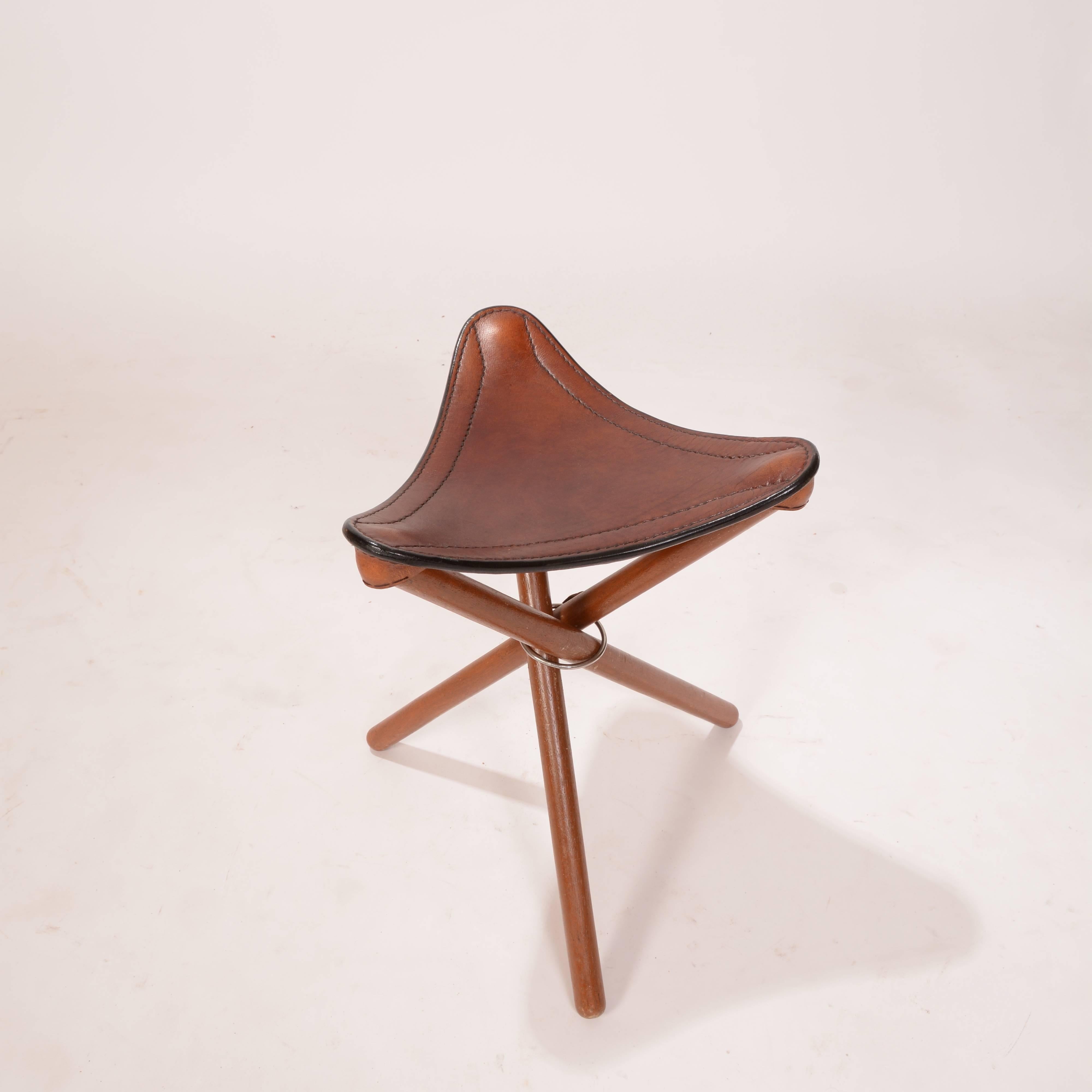 tripod leather stool