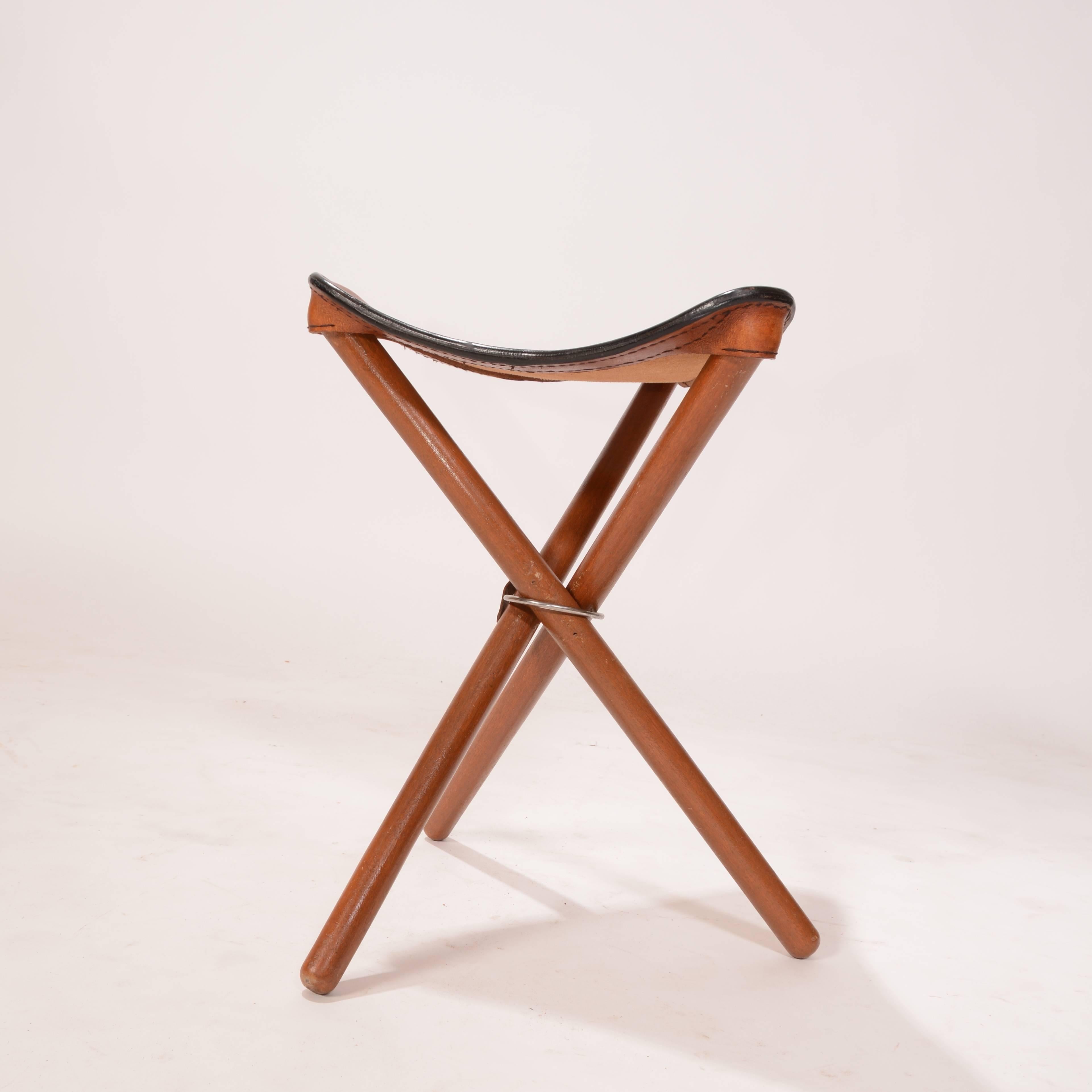 tripod stool