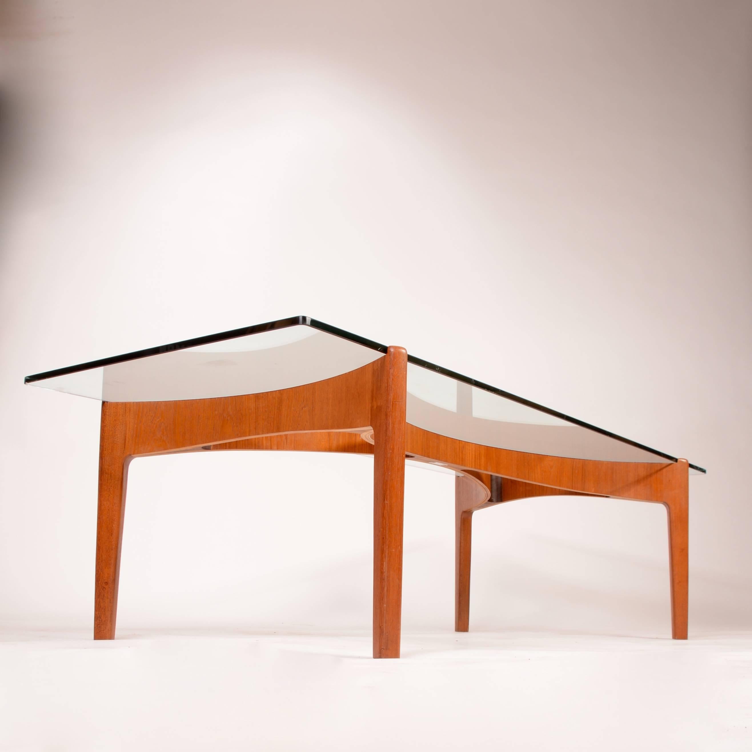 Sven Ellekaer Coffee Table in Teak In Excellent Condition For Sale In Los Angeles, CA
