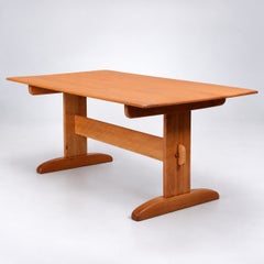 Mesa de comedor escultural con patas en forma de caballete de Herman DeVries para Cushman Colonial Creations