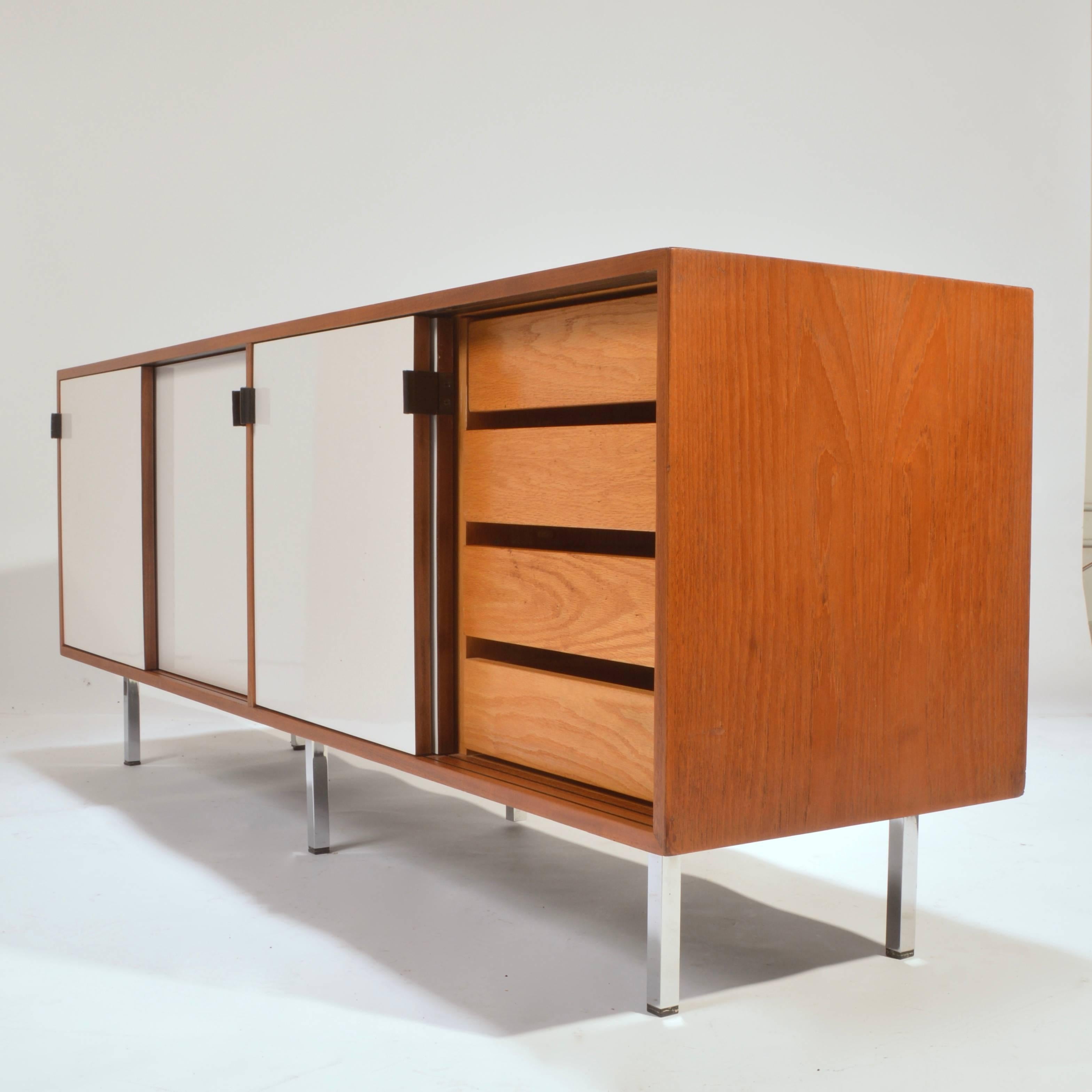 Early and Rare Florence Knoll Credenza in Teak and White Formica 4
