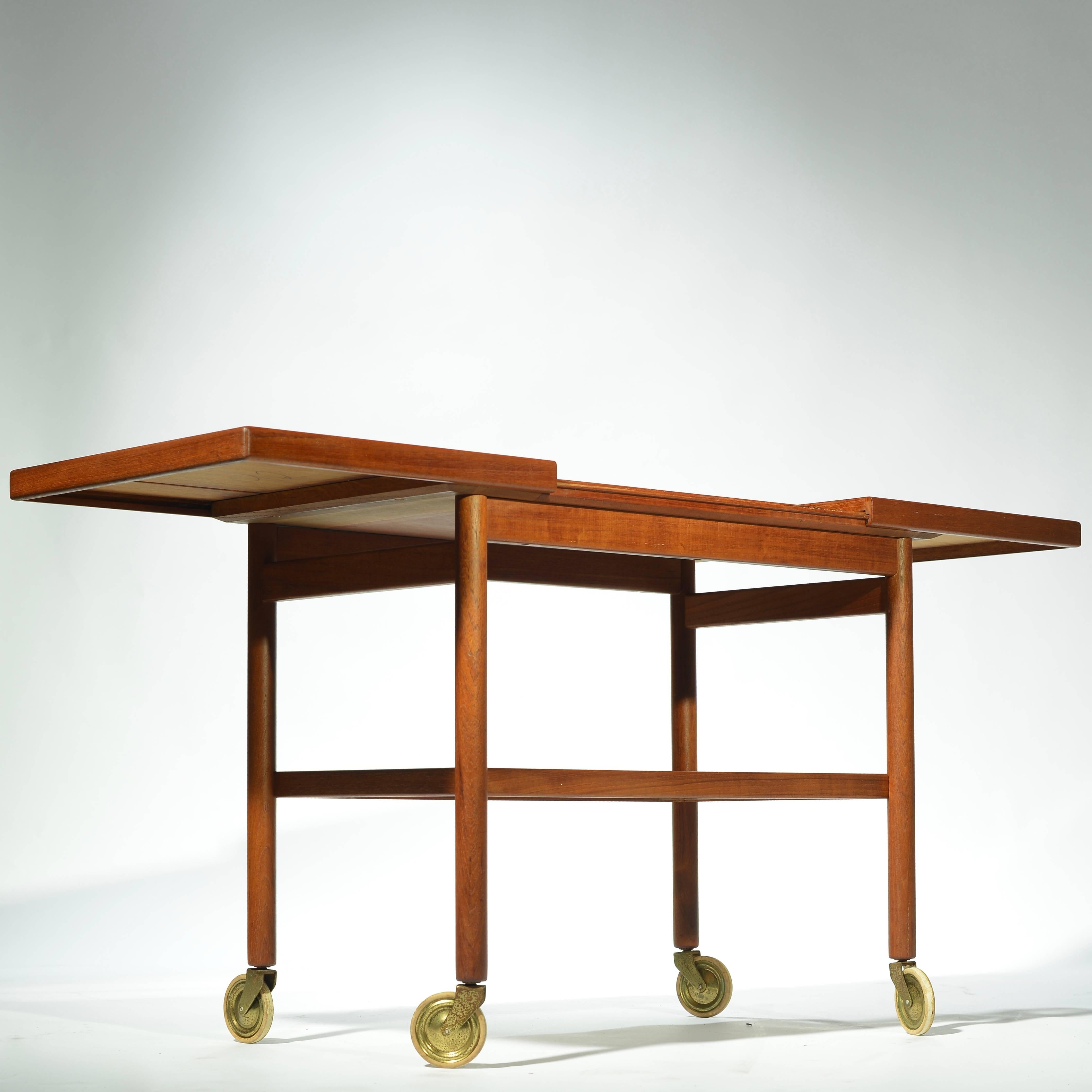 Mid-20th Century Danish Teak Bar Trolly with Expandable Top For Sale