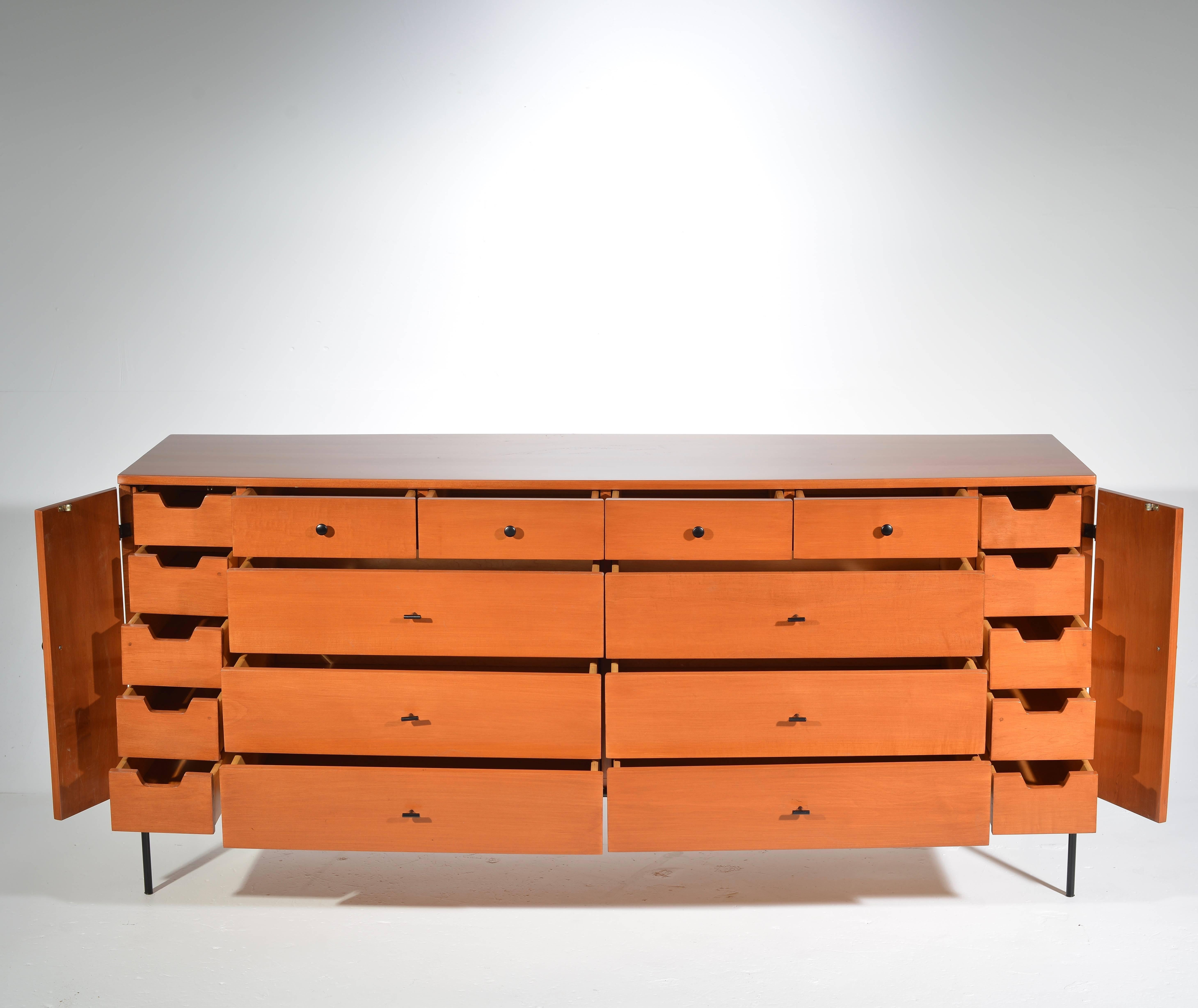 Rare 20 Drawer Dresser by Paul McCobb for Planner Group In Excellent Condition In Los Angeles, CA