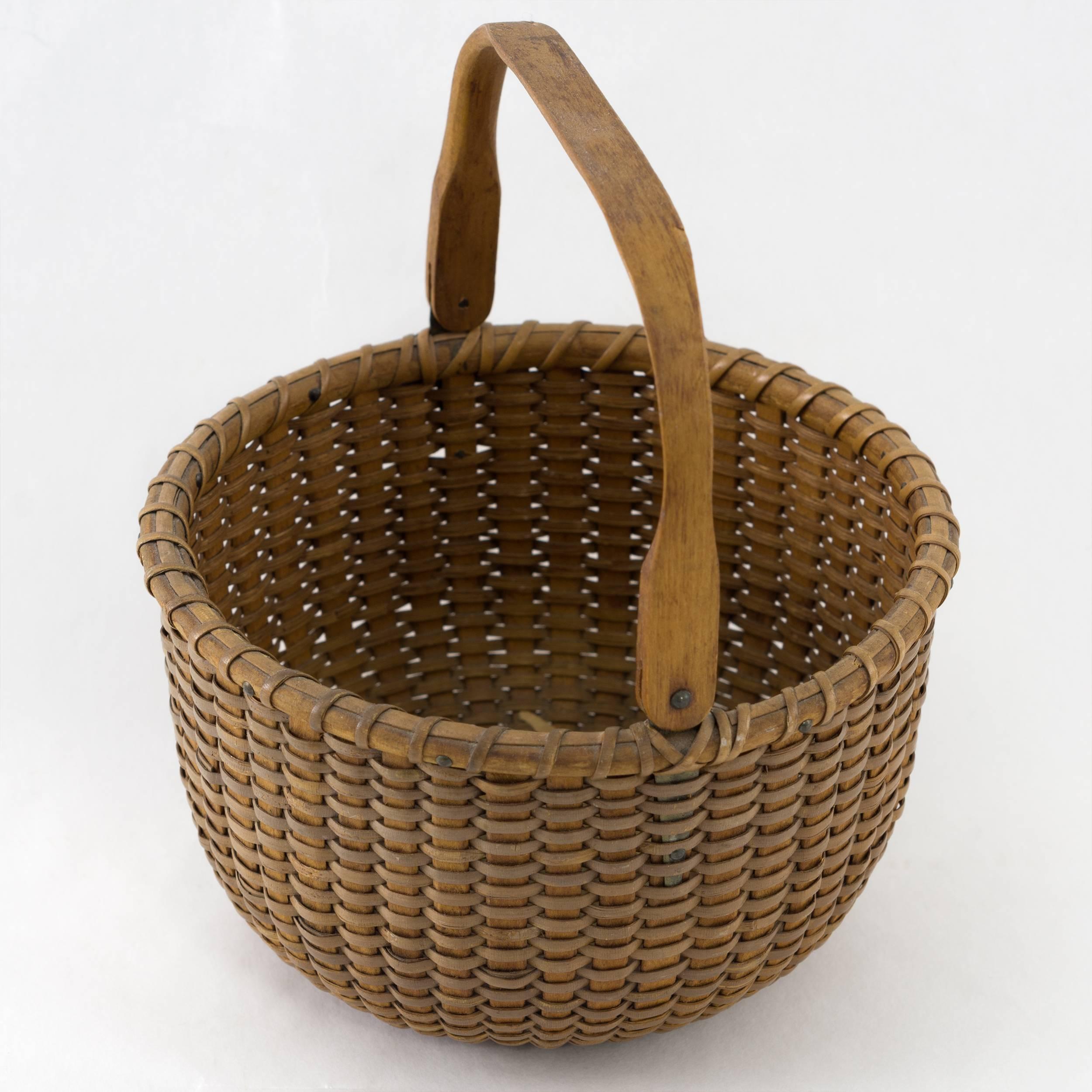 A great basket in excellent condition made by Sherwin Porter Boyer (1907-1964). Made with oak staves and carved oak handle that is attached with brass ears. The basket bears Boyers stamp on the bottom with 