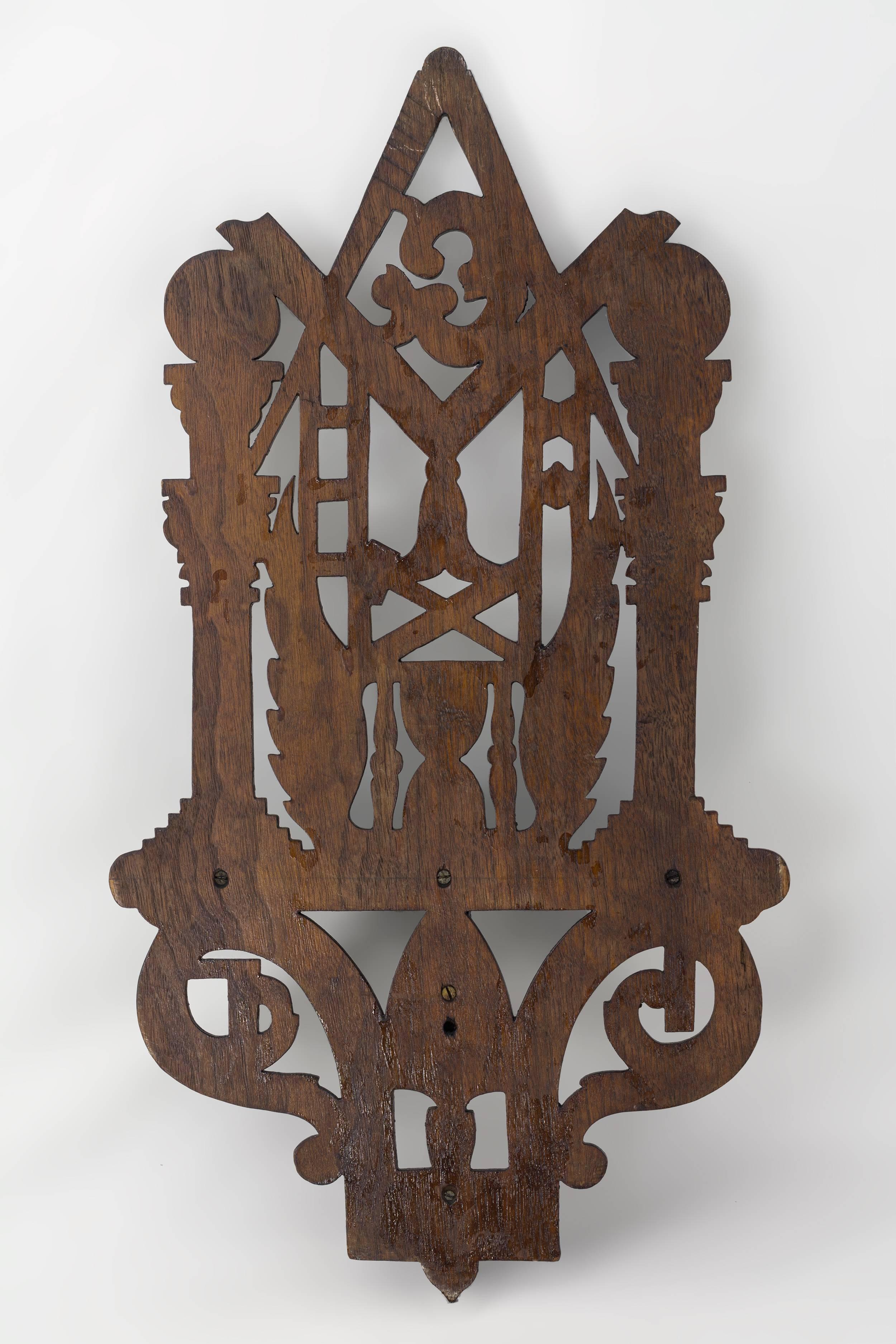 From 1866-1871 Bellamy had a workshop he rented in a Masonic Hall in Charlestown, Massachusetts. He employed a number of carvers, including his brother Elijah. They made frames, clocks and shelves, a good amount of them were personalized. This