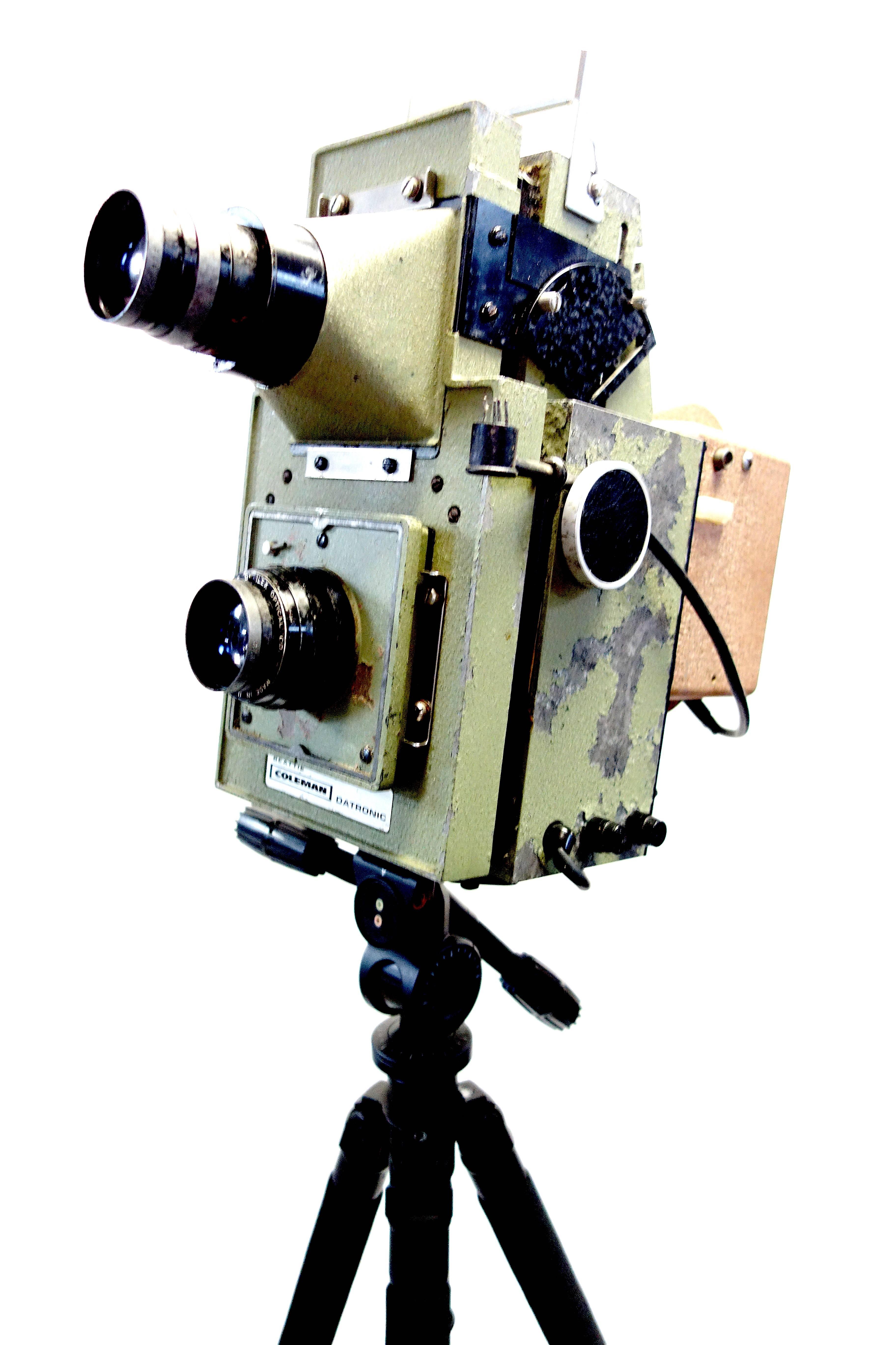 DRASTIC REDUCTION IN PRICE!   TAKE 60% OFF NOW...

AND FREE TRIPOD INCLUDED IN PRICE!


Offered for your consideration is this Mid-Century vintage Coleman 'school class portrait photo camera' used back in the day for taking school class pictures on