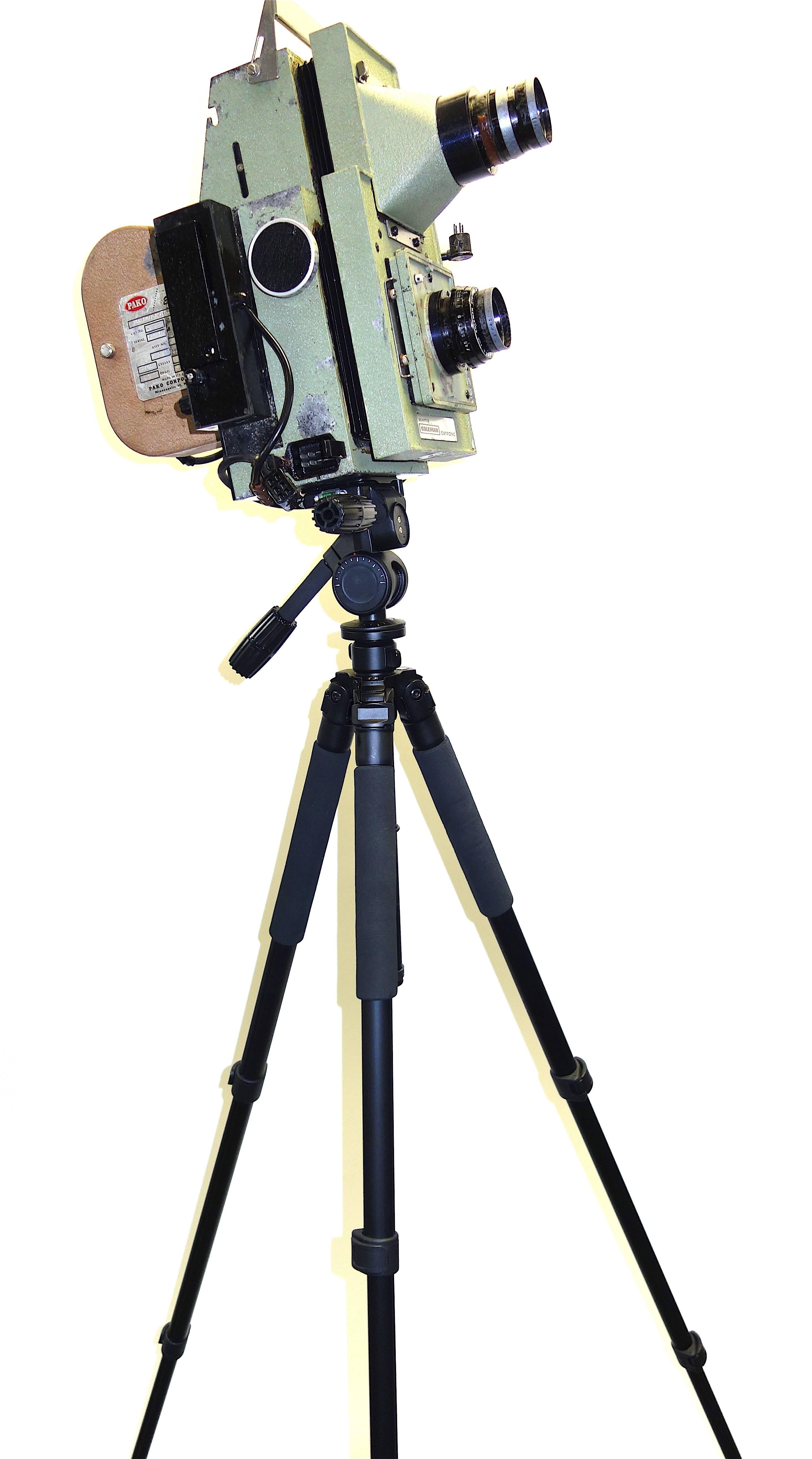 Vintage School Picture Roll Film Movie Look Iconic Display Camera. TAKE 60%OFF. In Distressed Condition For Sale In Dallas, TX