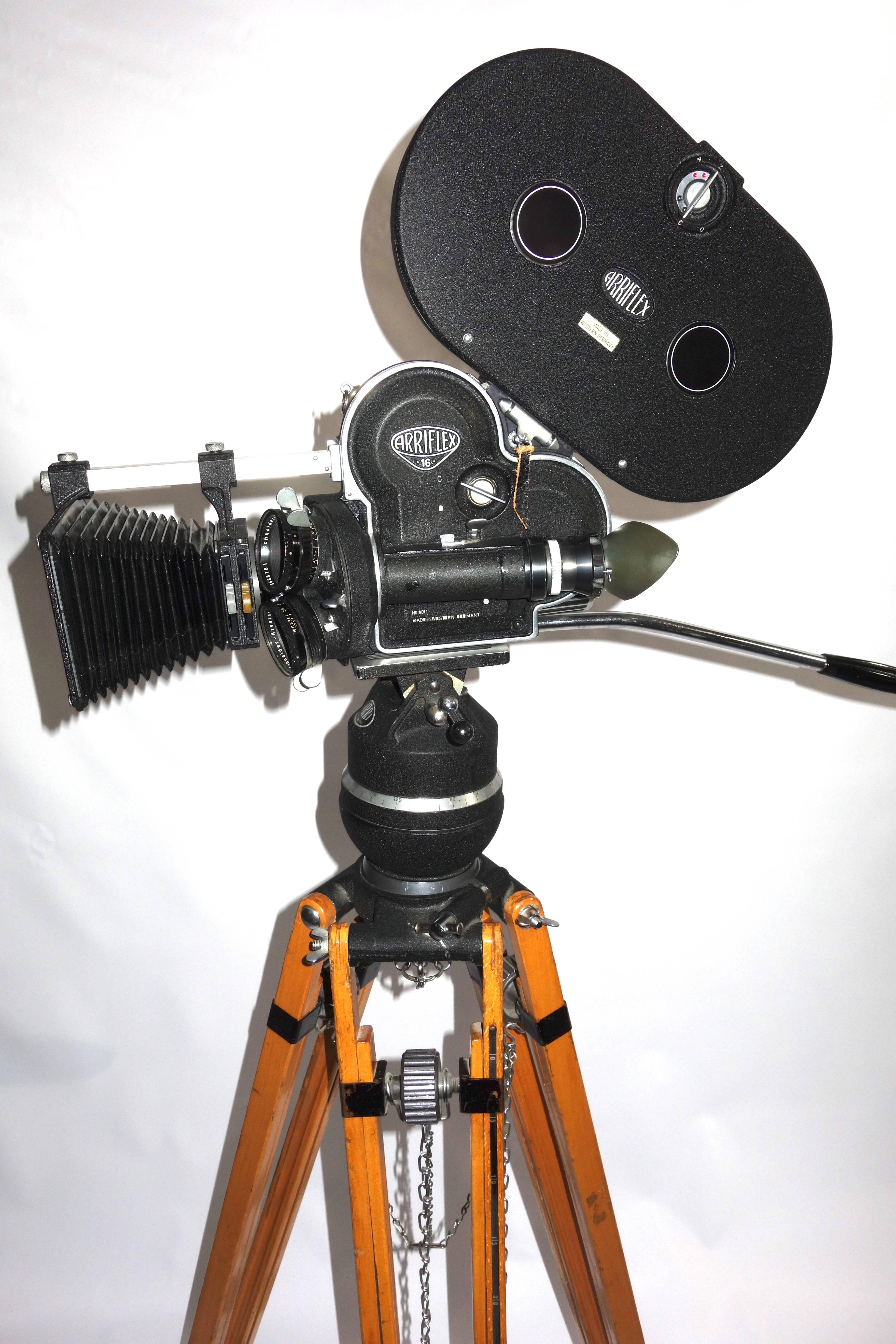 German Arriflex Early 16mm Motion Picture Camera, Classic Display with Tripod For Sale