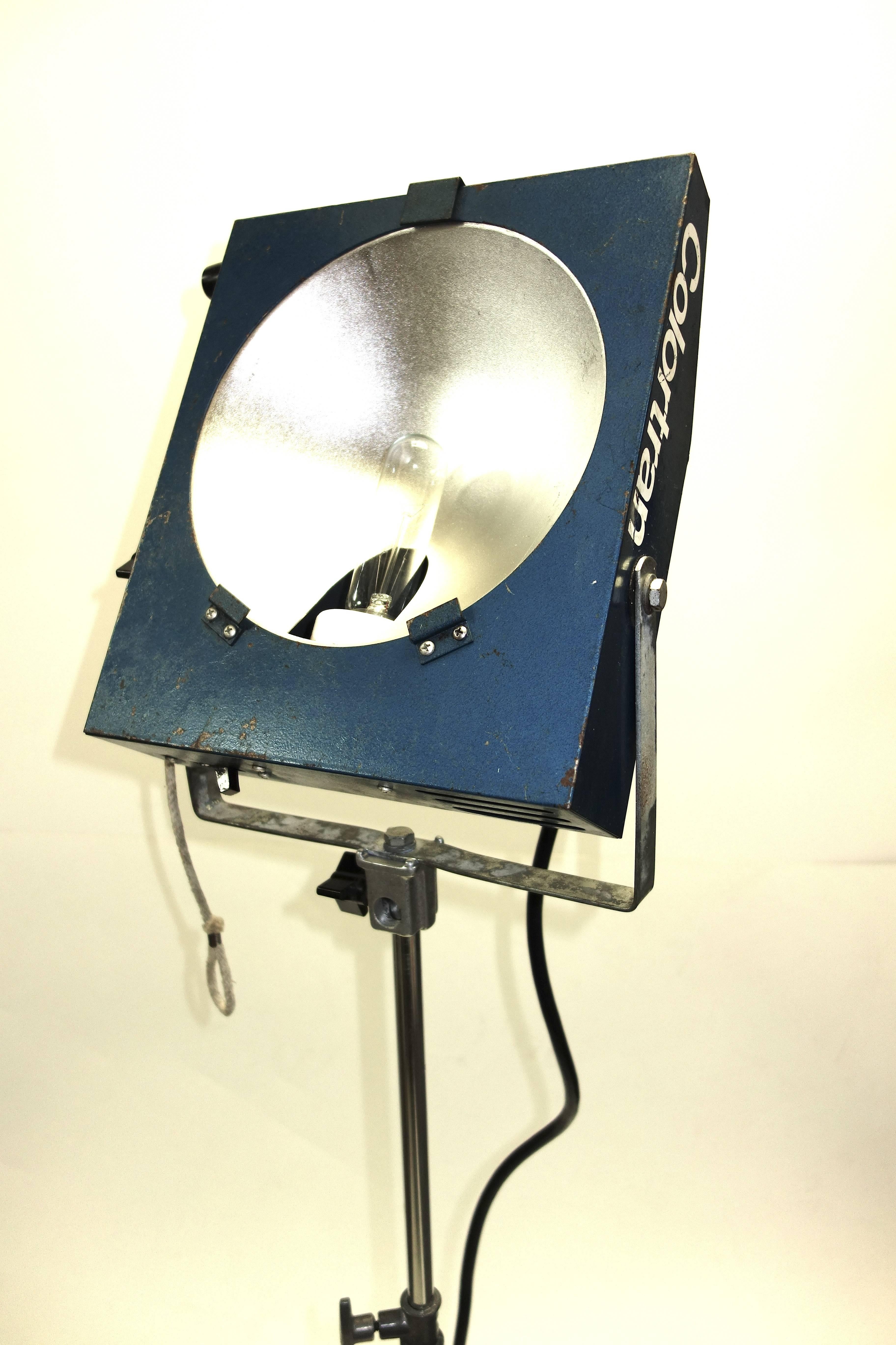 Movie Studio Mini Pan Floor Lamp with Stand, Mid-20th Working Orig. ON SALE. For Sale 1