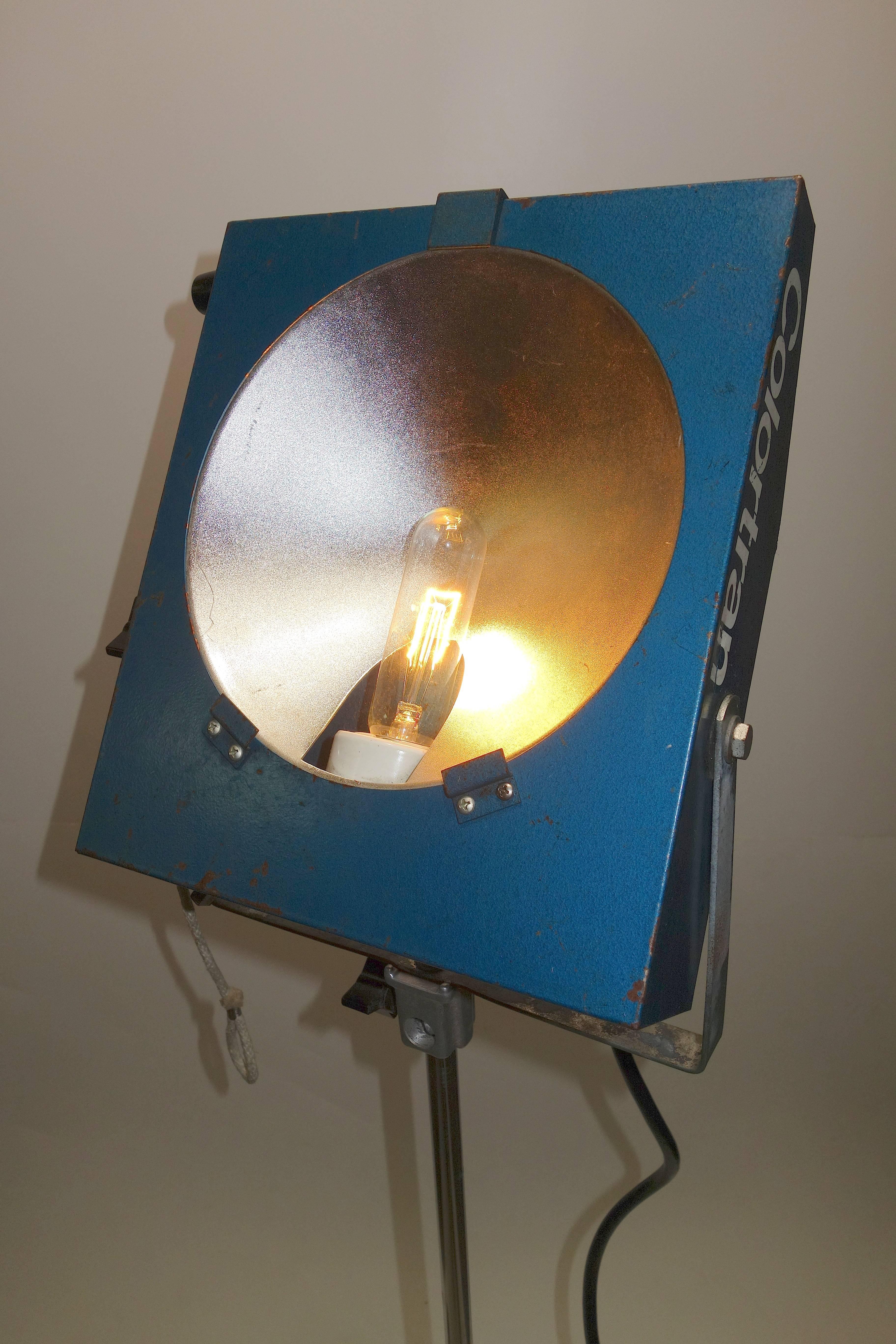 Painted Movie Studio Mini Pan Floor Lamp with Stand, Mid-20th Working Orig. ON SALE. For Sale