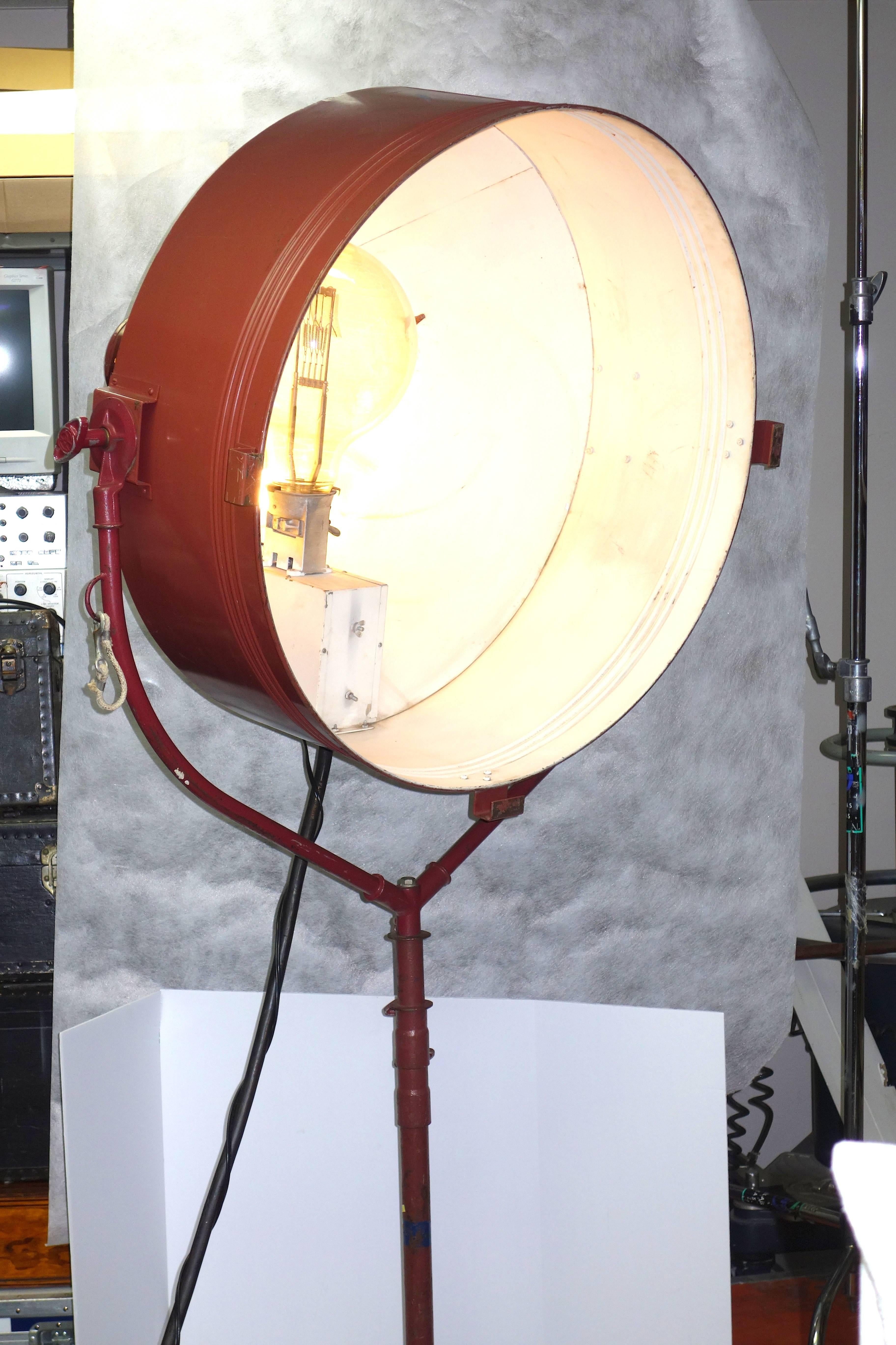 Rare Old Hollywood Huge Movie Studio Light, As Sculpture W/ Stand, Circa 1950. In Excellent Condition For Sale In Dallas, TX