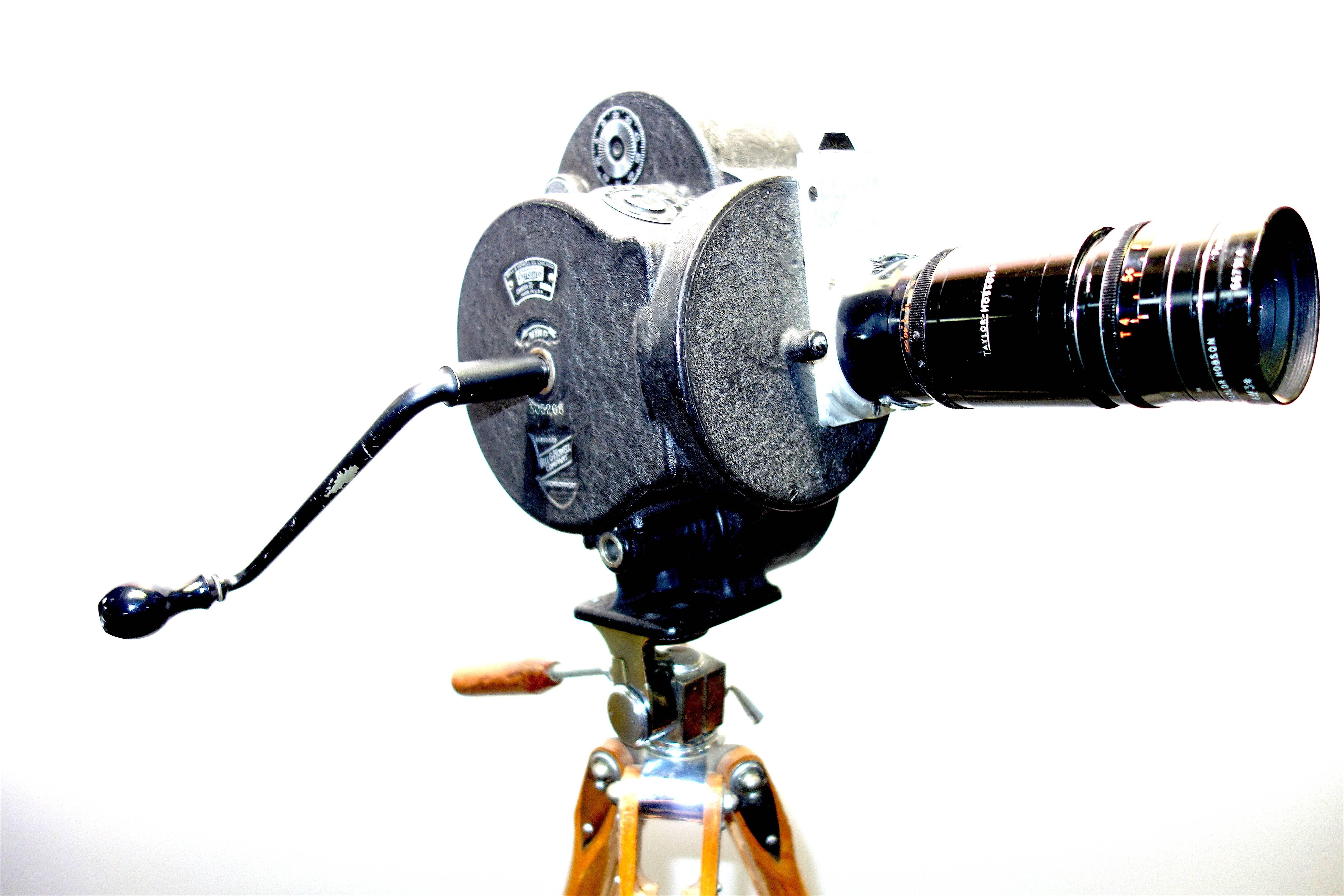 Movie 35mm Camera HandCrank Winder with Wood Tripod, Vintage, circa 1931 For Sale 1