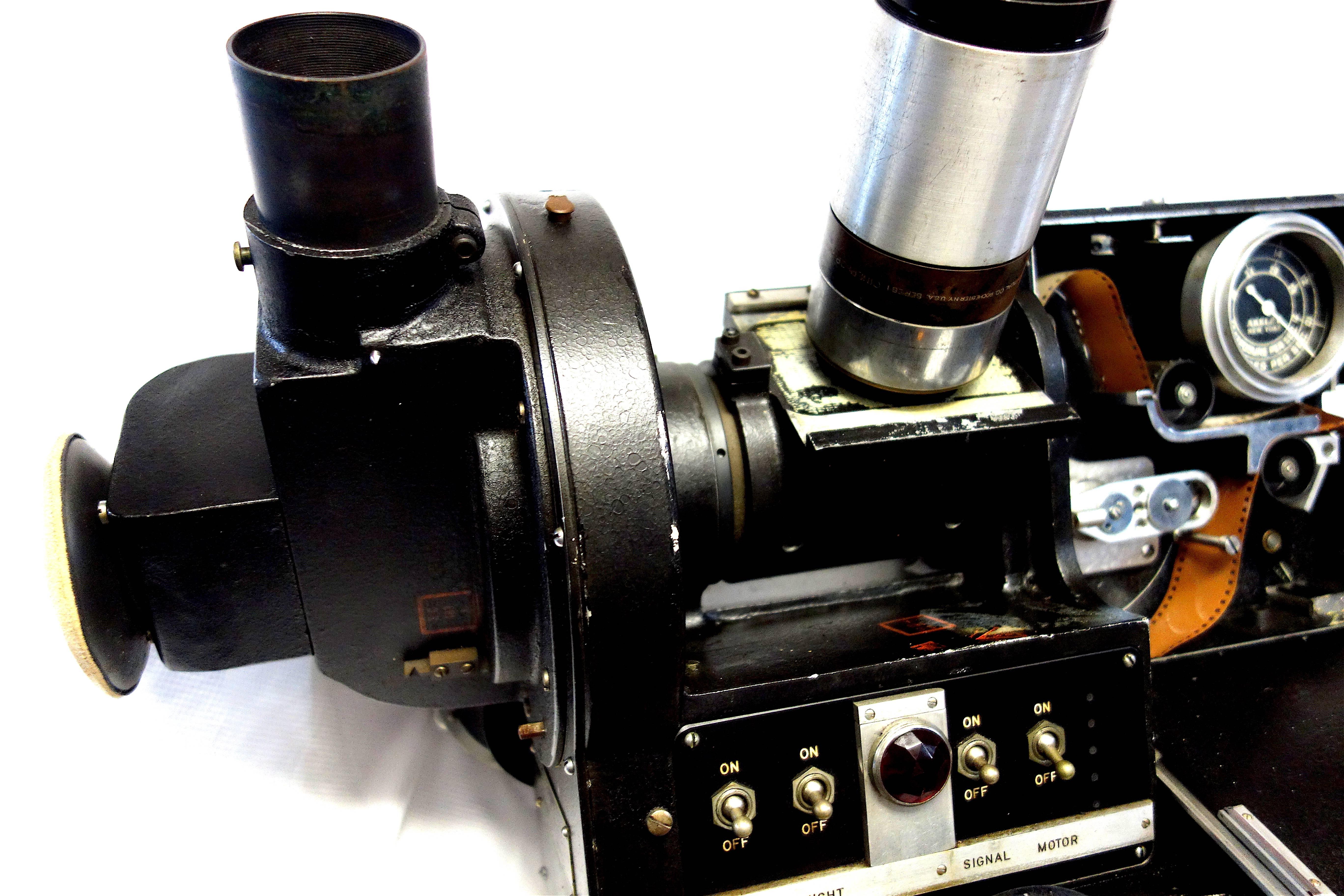 American Akeley US Army 35mm Cinema Tracking Camera, Sculpture, circa Mid-20th Century For Sale