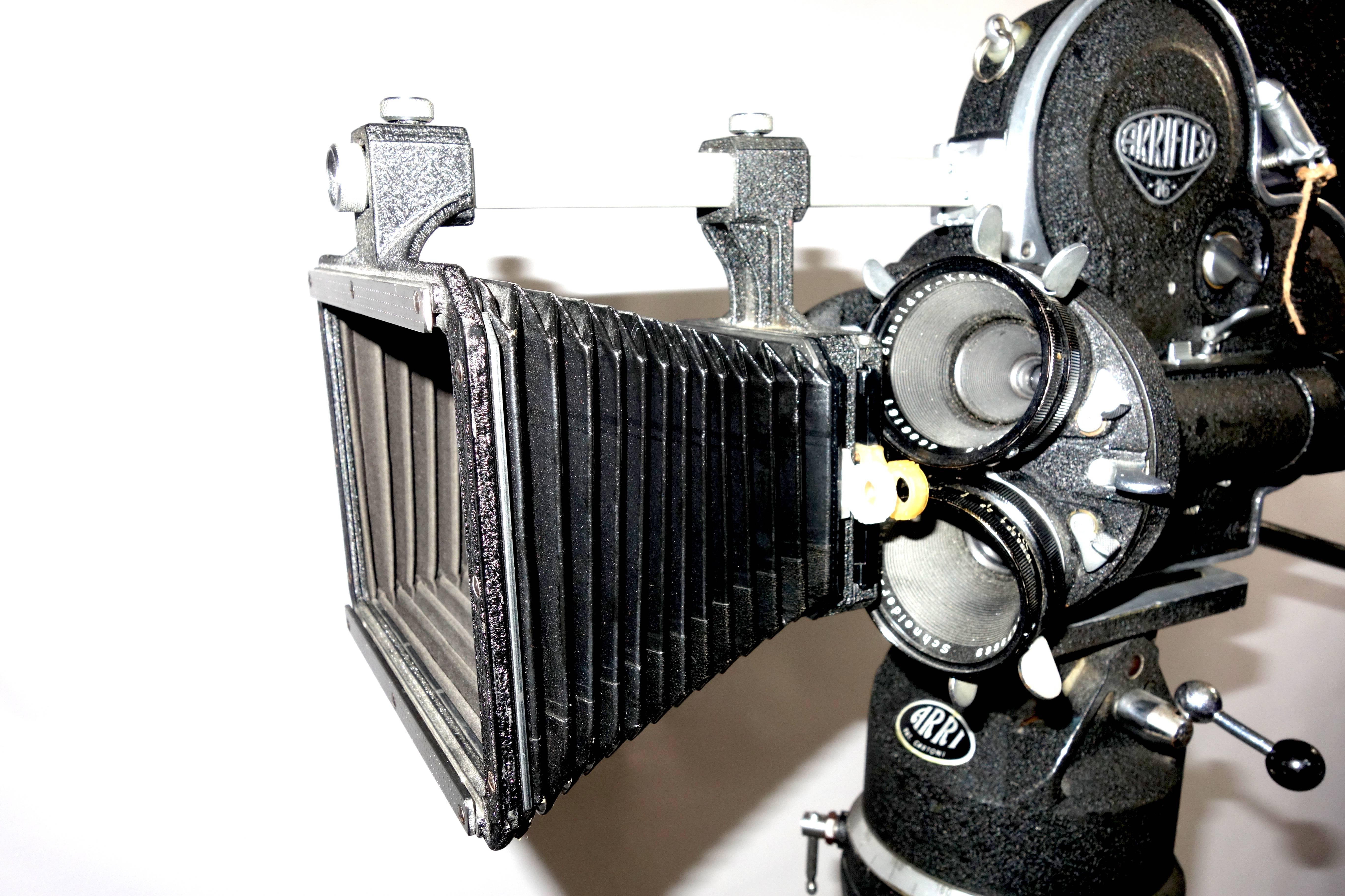 Arriflex Early 16mm Motion Picture Camera w/  Pristine Tripod. TAKE 20% OFF. For Sale 2