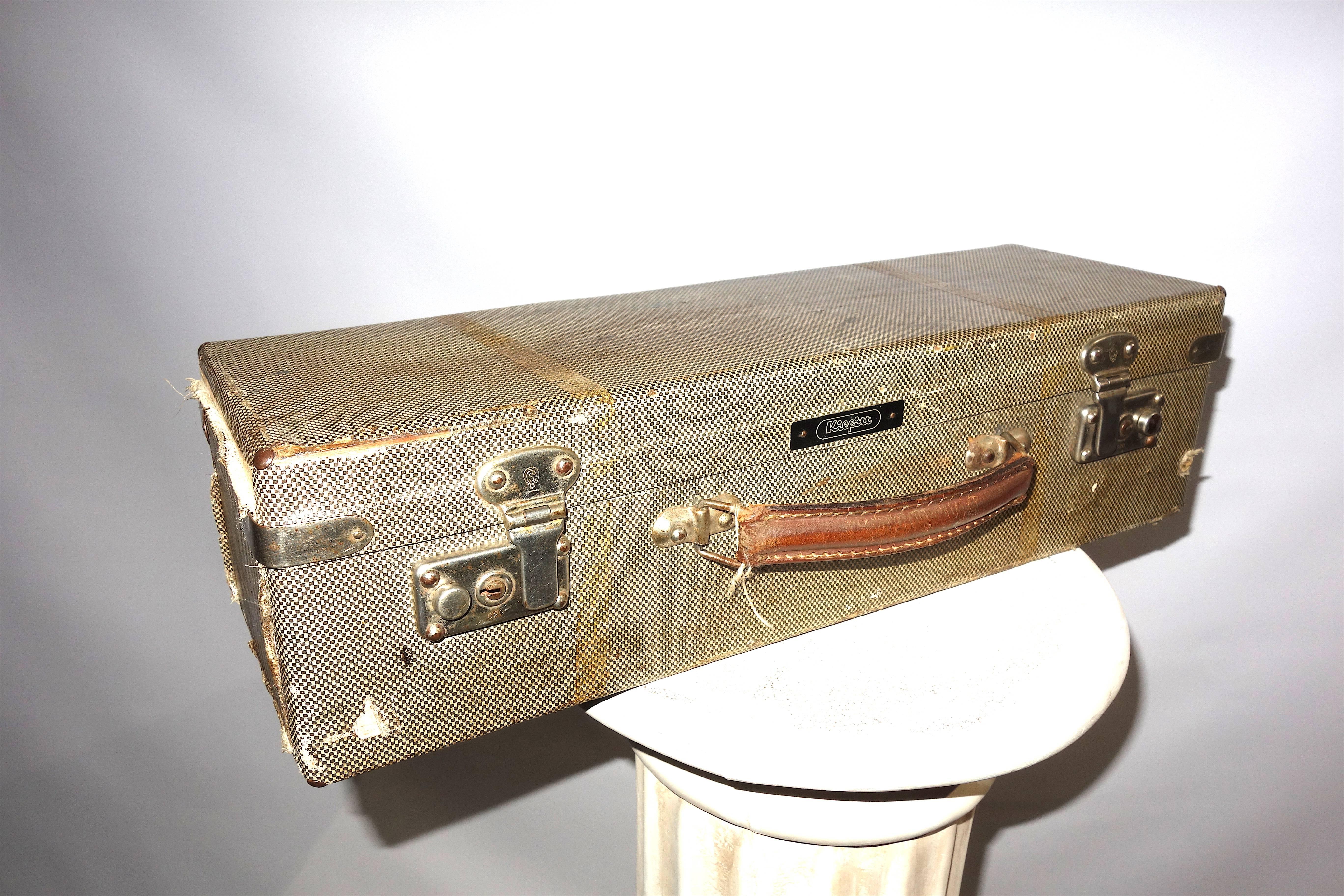 ~~~~~~~~~~~~~~~~~~~~~~~~
Note:
This antique MAY qualify for our EXTRA 10-25% off Gallery sale,
Going on now. Please inquire.
~~~~~~~~~~~~~~~~~~~~~~~~

Offered for your consideration is this rare and authentic Cinema Camera Lens Equipment carry case 