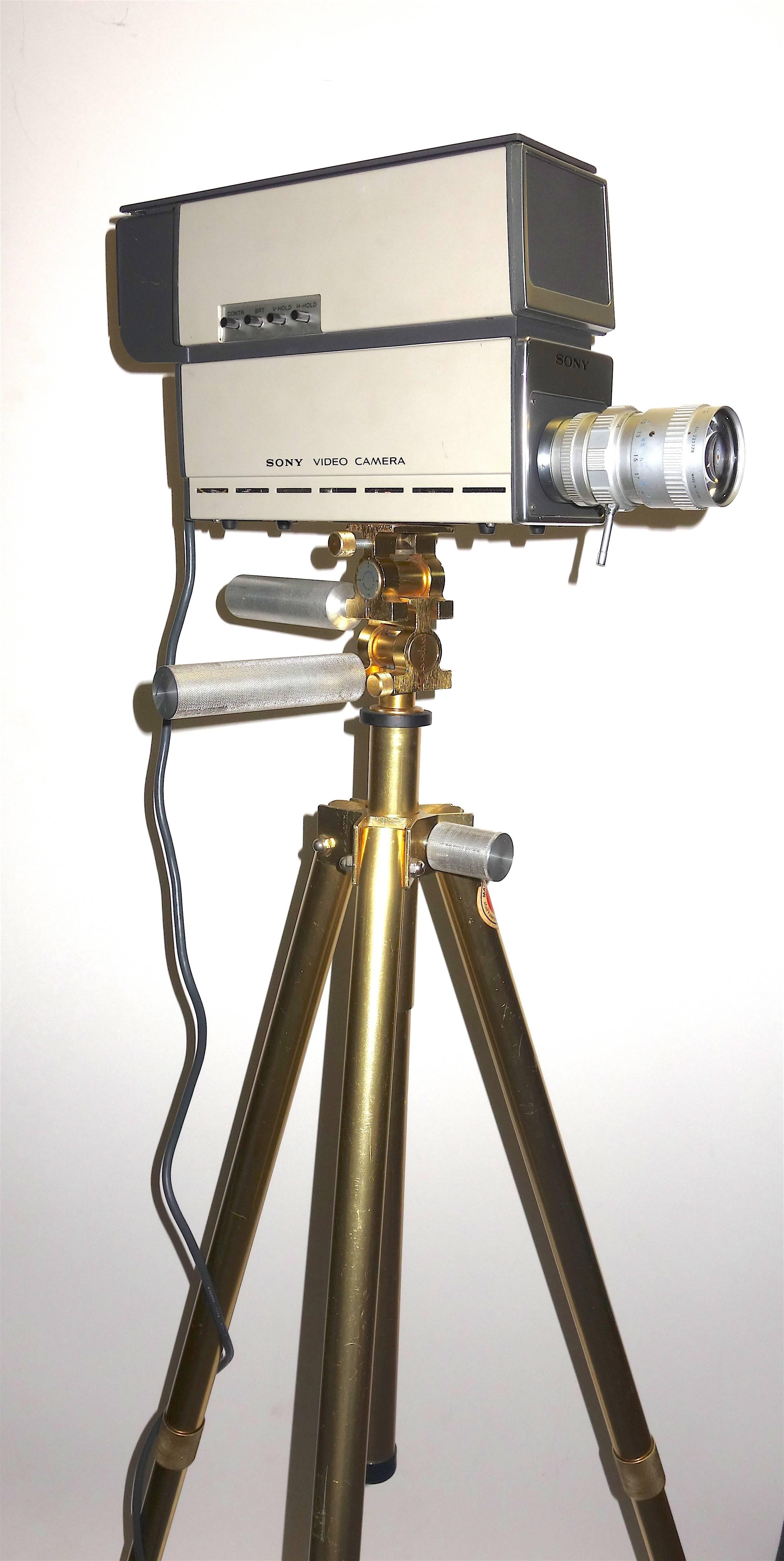 Sony Vintage Vidicon Video Camera, wirca 1969-1970, with Tripod In Excellent Condition For Sale In Dallas, TX