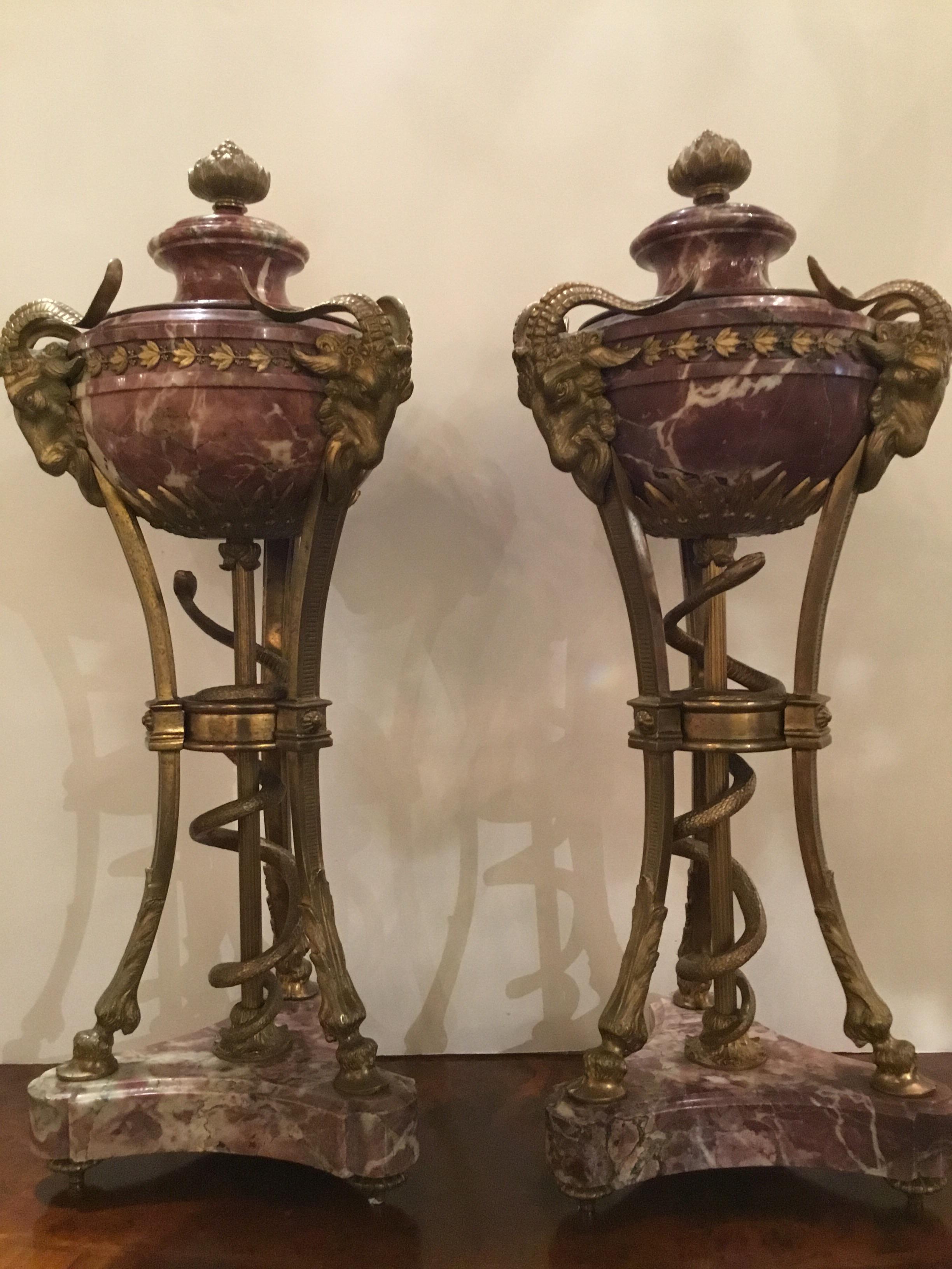 Impressive pair of gilt bronze and rouge marble cassolettes
19th century
Rams heads
