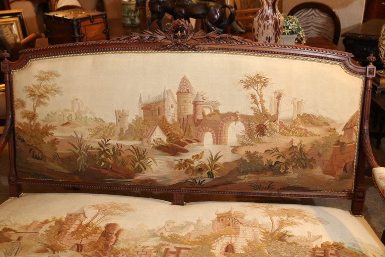 Français Acajou sculpté de style Louis XVI  tapisserie Suite de salon tapissée, 6 pièces en vente
