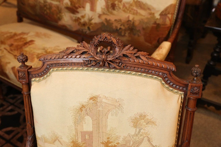 XIXe siècle Acajou sculpté de style Louis XVI  tapisserie Suite de salon tapissée, 6 pièces en vente