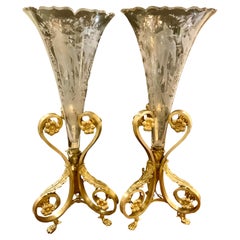 Paire de garnitures dorées en verre gravé et bronze